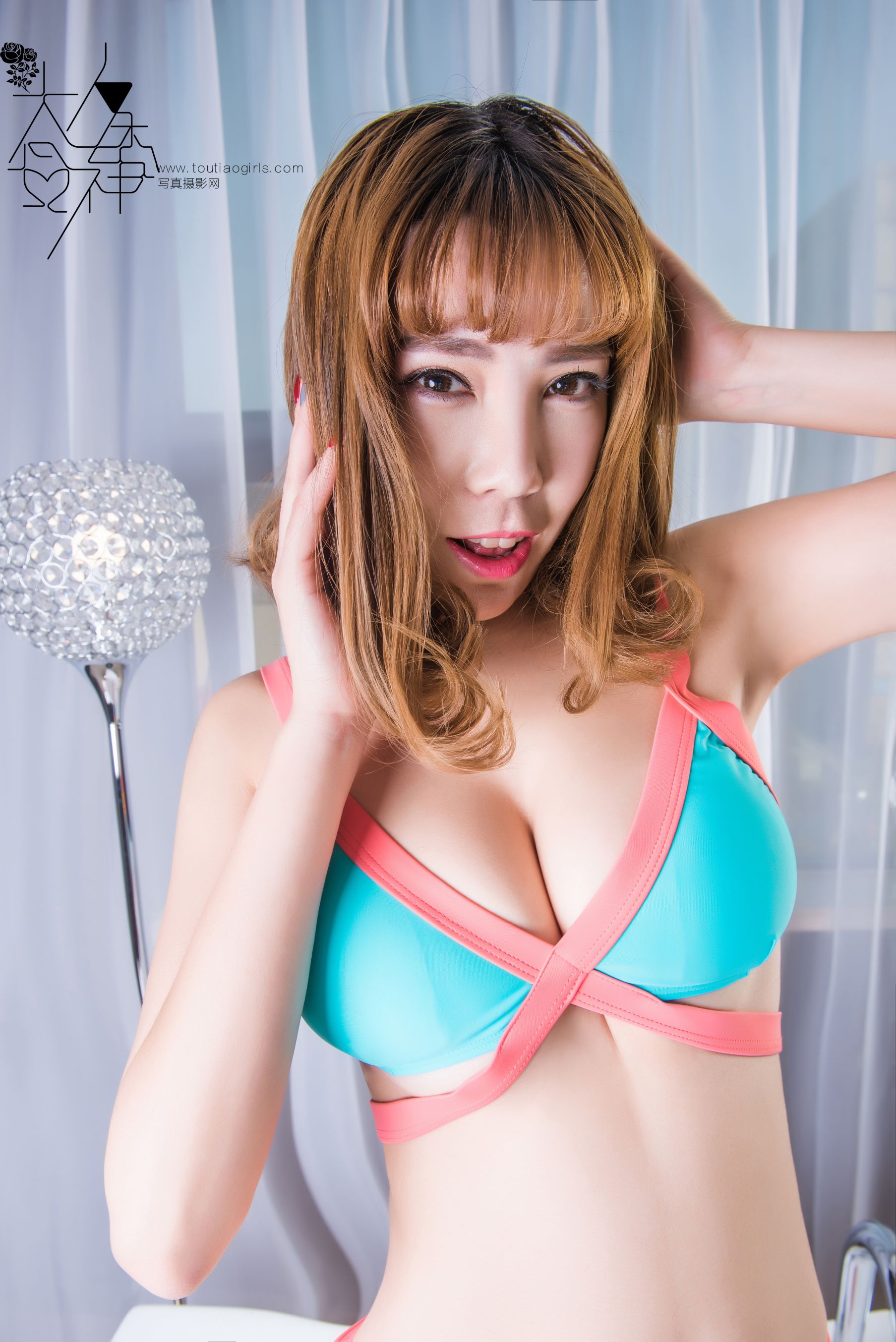 李绫绾《气质轻熟女 蜜桃美臀》 [头条女神] 