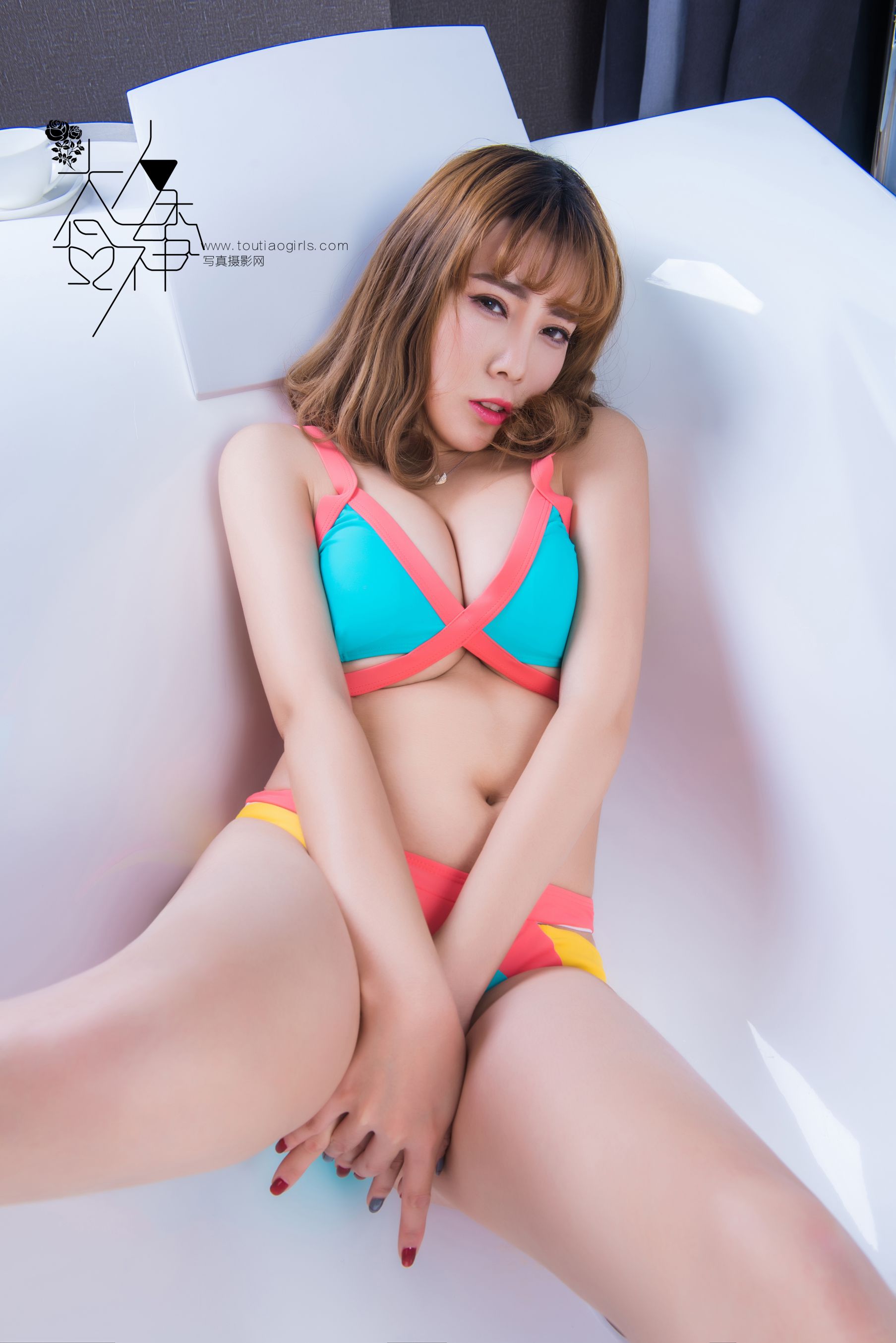 李绫绾《气质轻熟女 蜜桃美臀》 [头条女神] 