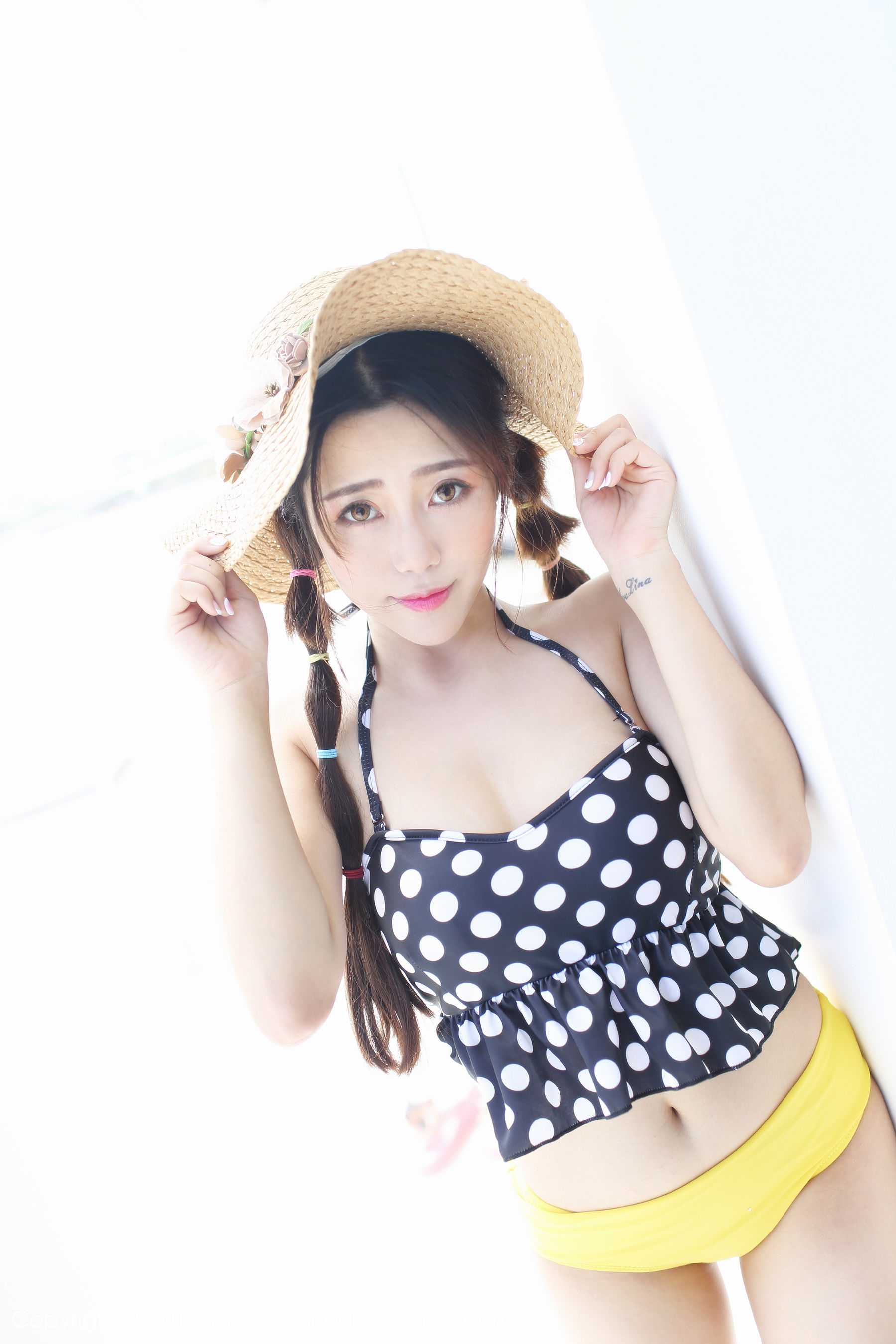 兜豆靓Youlina《长滩旅拍第1套》 [爱蜜社IMISS] VOL.152 