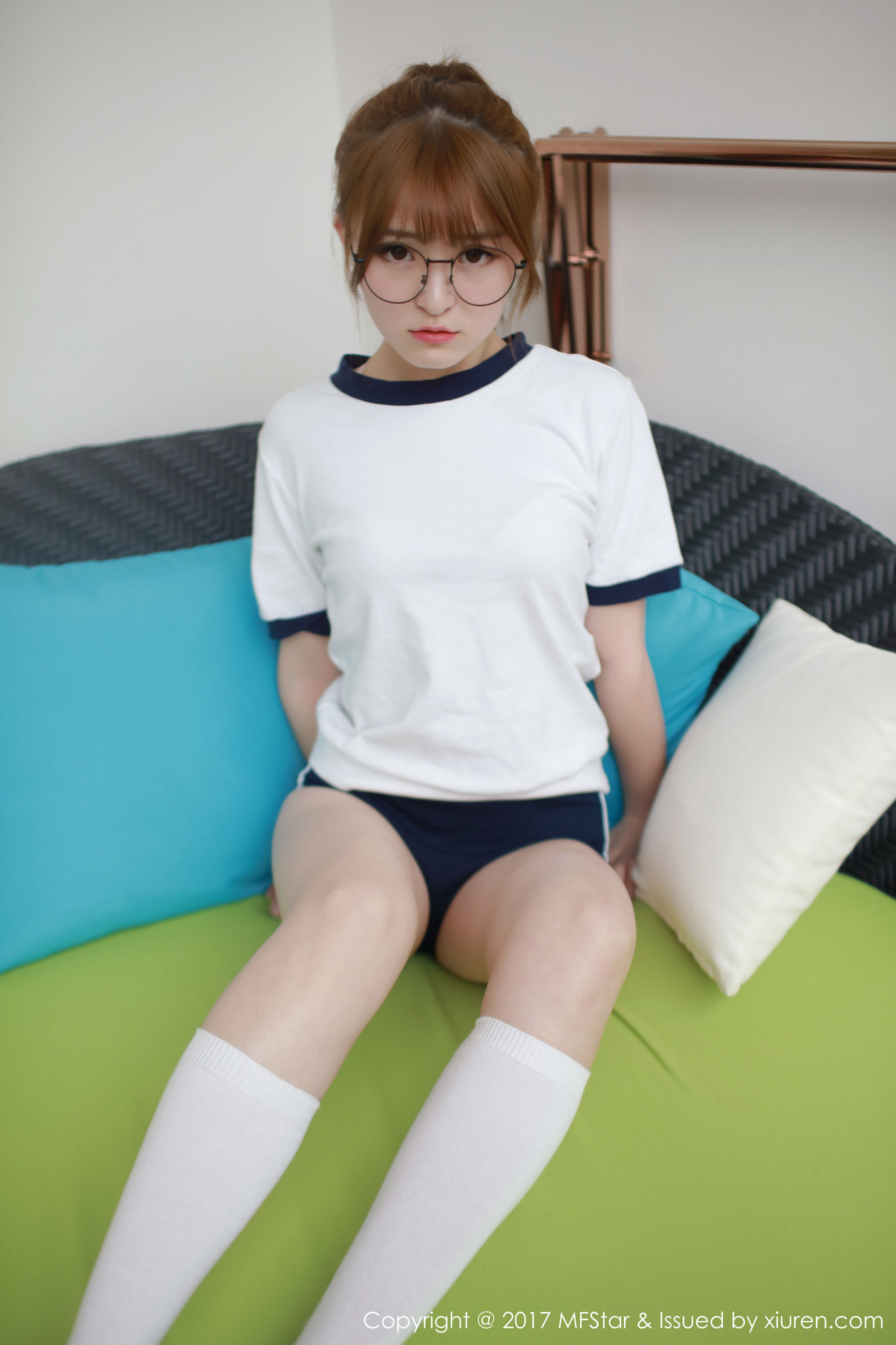 伊小七MoMo《运动服装扮+眼镜OL》 [模范学院MFStar] Vol.090 