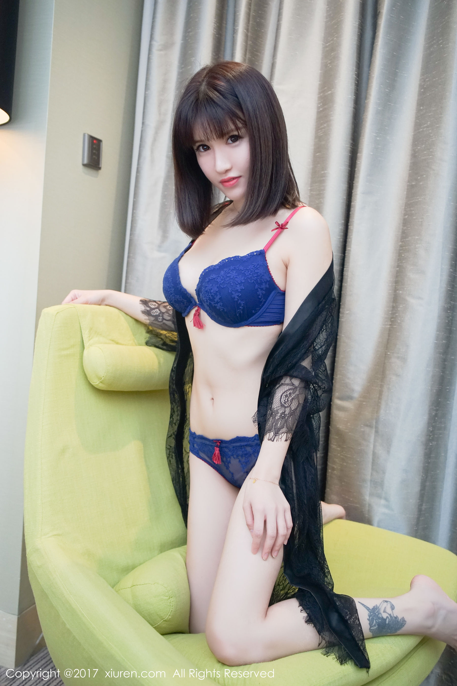 K8傲娇萌萌Vivian《黑色蕾丝魅惑》 [秀人网XIUREN] No.697 