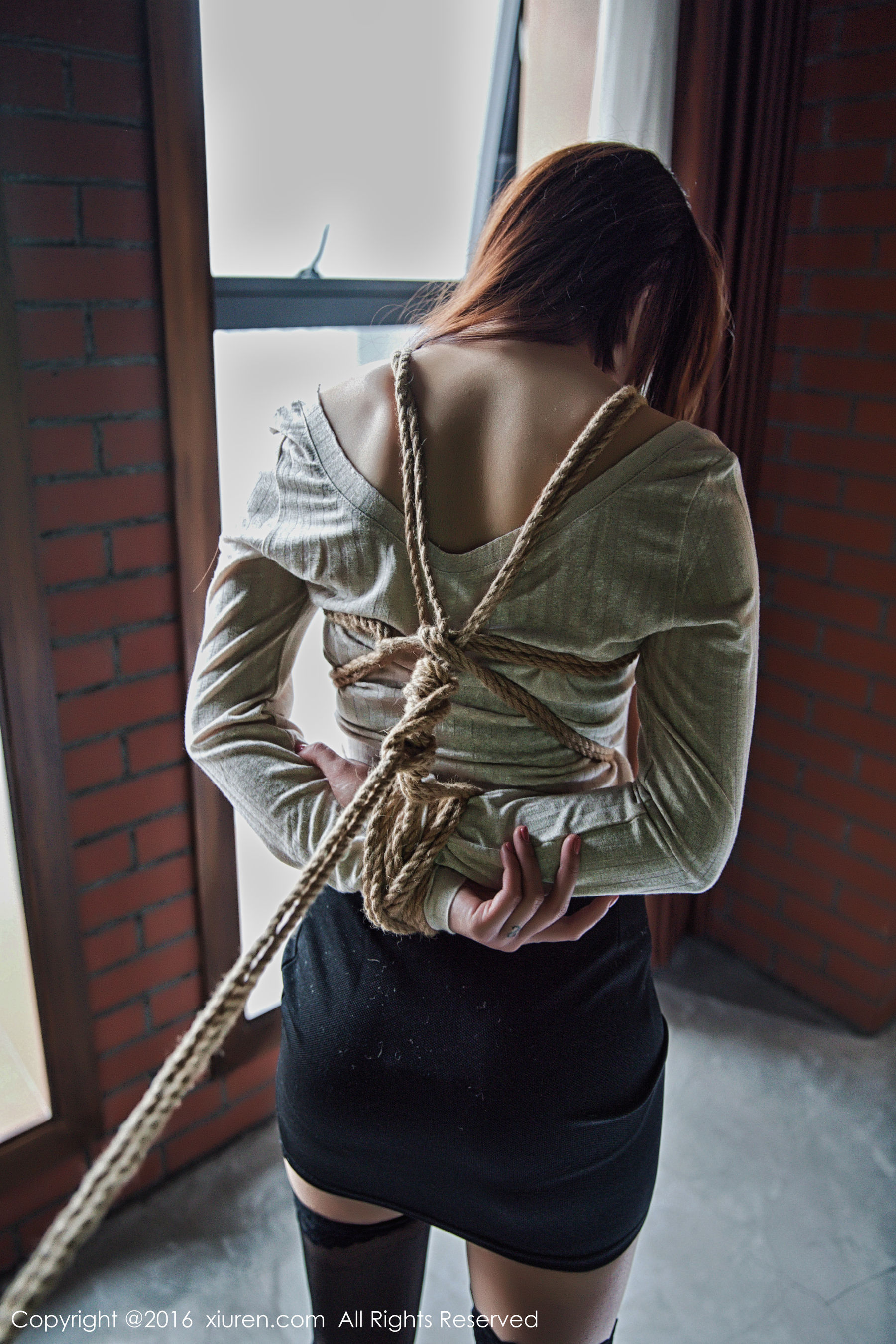 兜豆靓Youlina《黑丝制服束缚》 [秀人网XIUREN] No.733 
