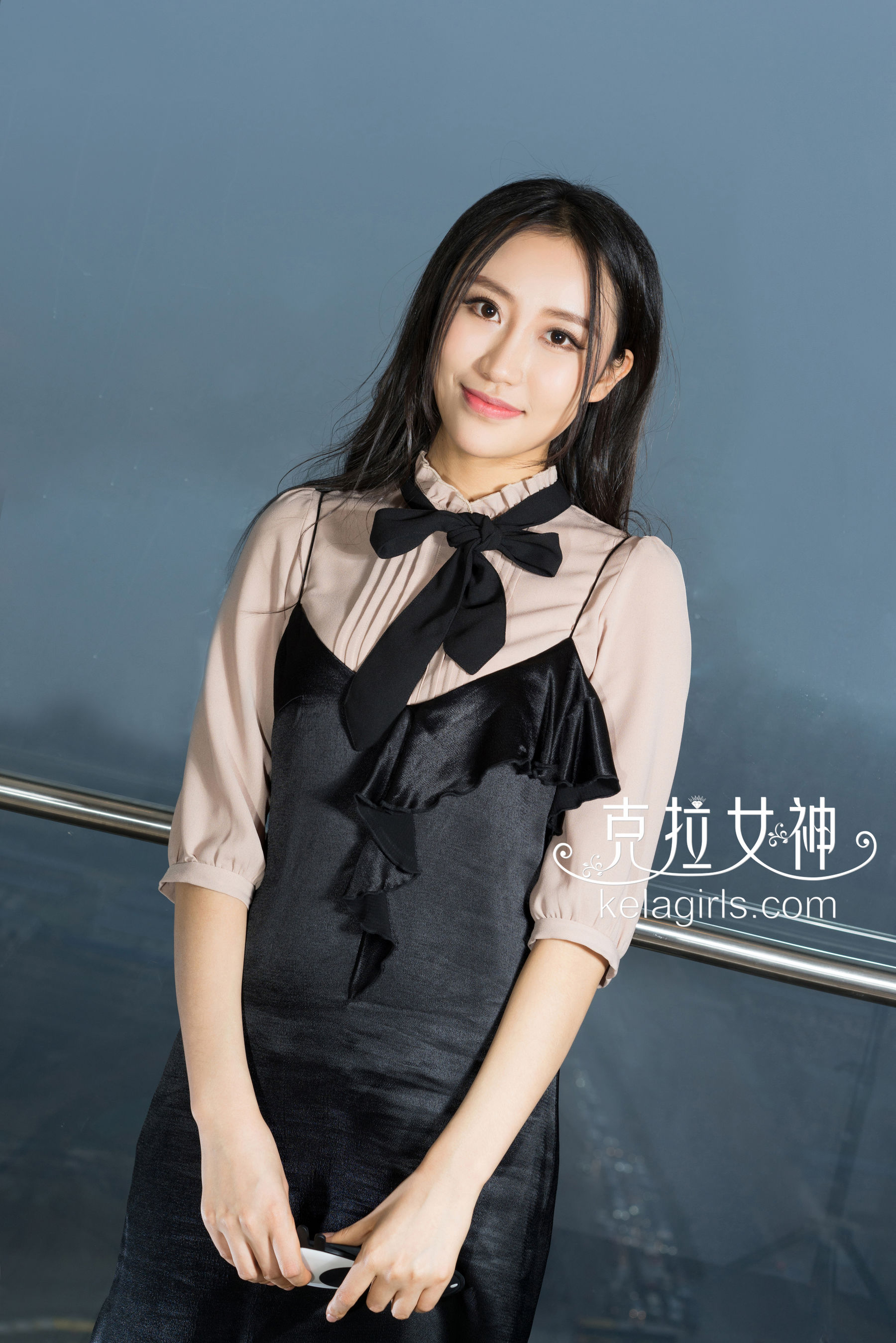 梦珊《公子的贴身校花》 [克拉女神]