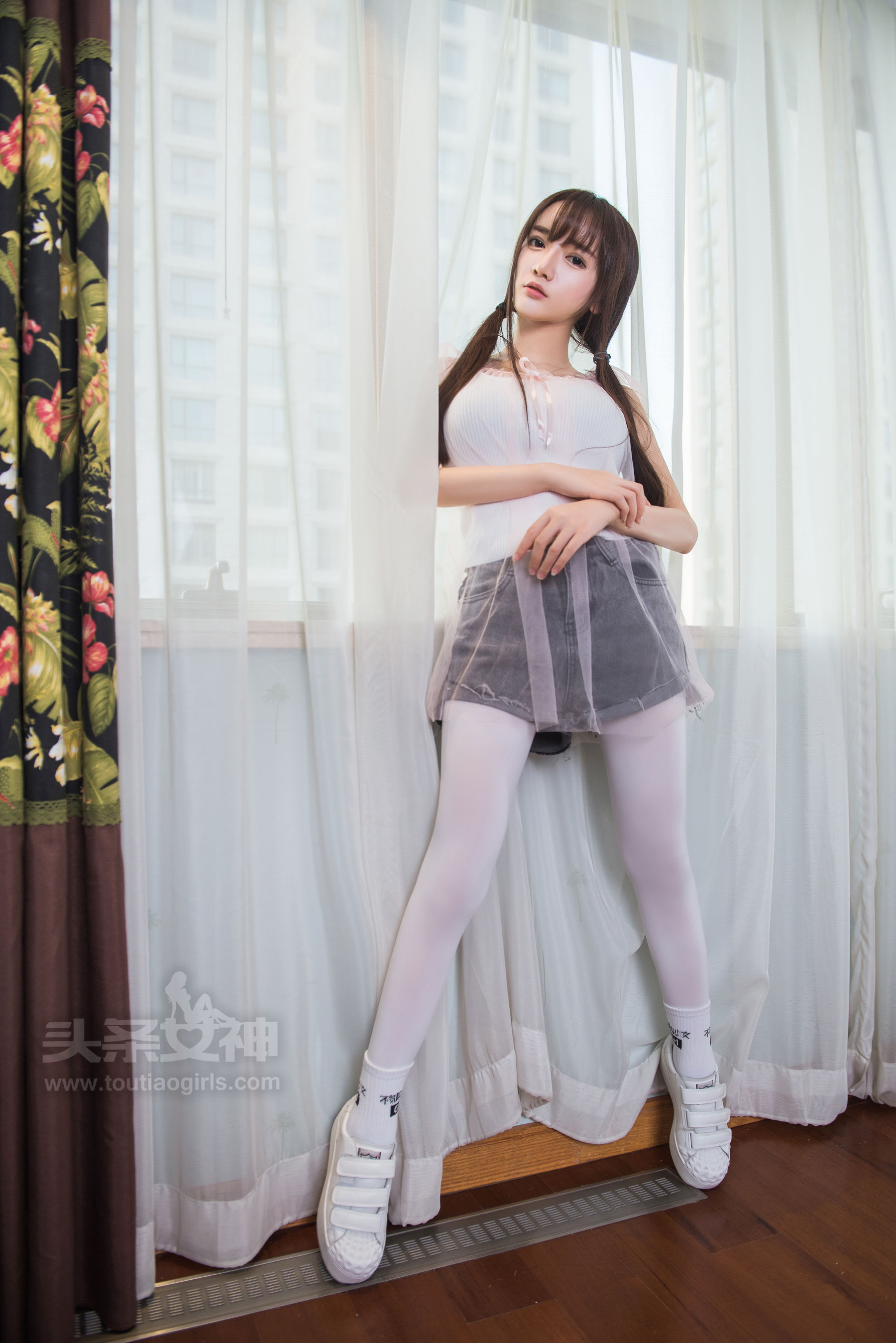 小如镜《白袜子人间物语》 [头条女神] 