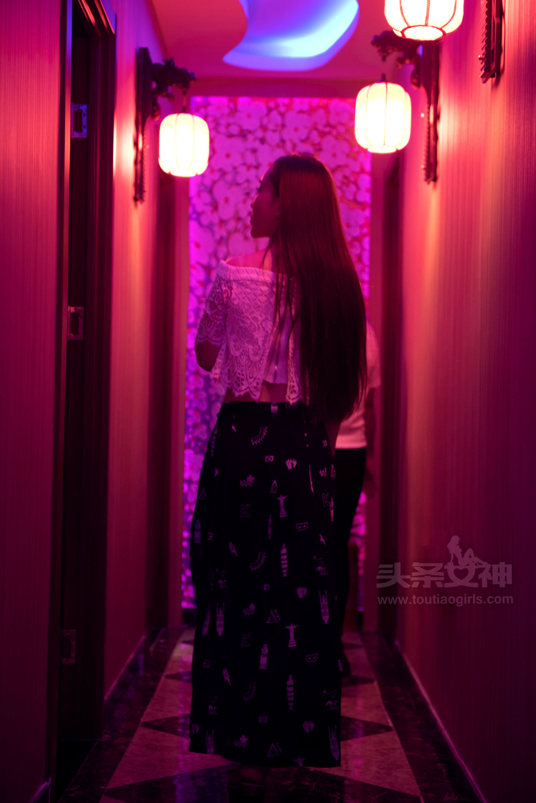 艾小青《女神探店水铂宫篇》 [头条女神]  - 图片05