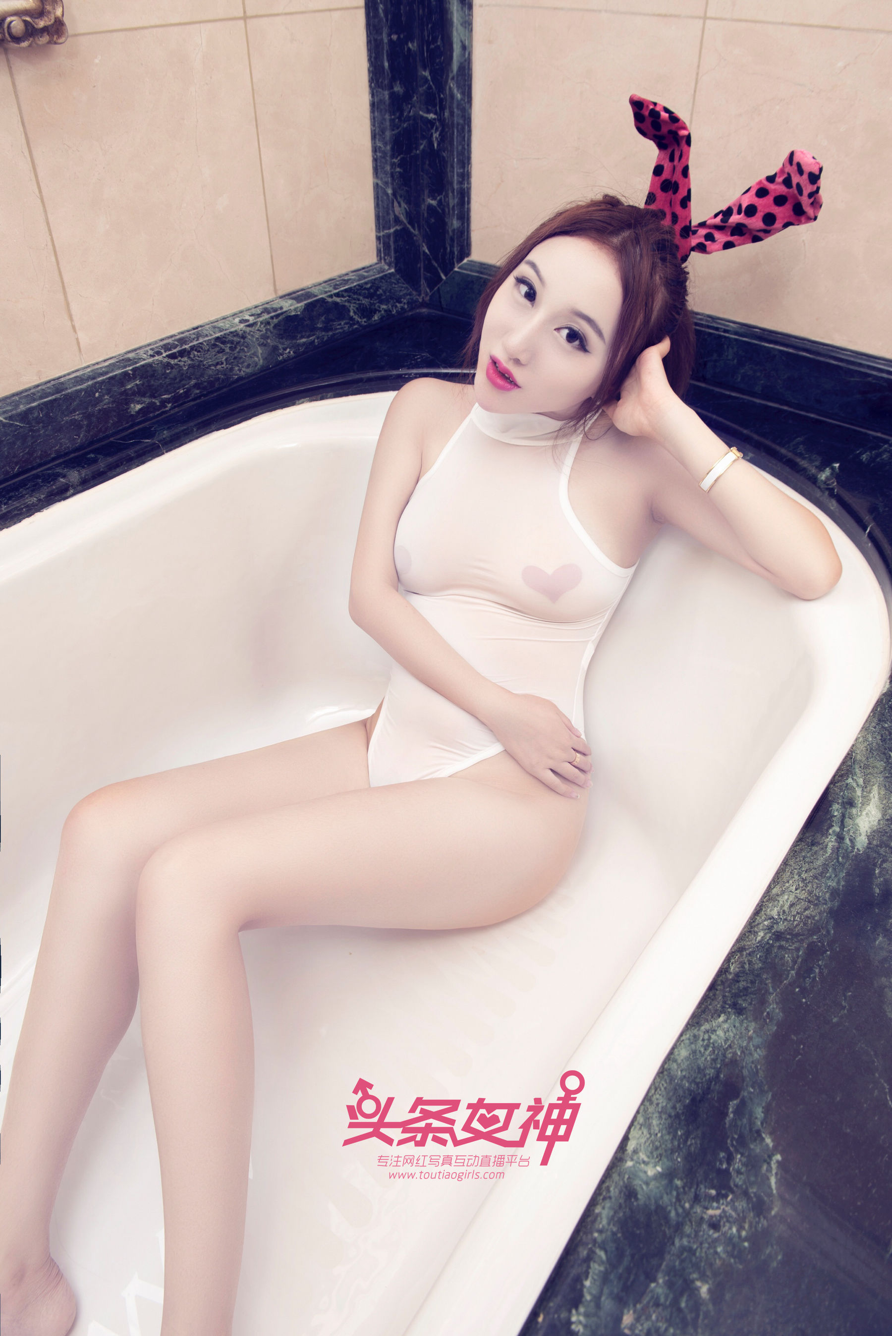 美纳子《丽思卡尔顿皮衣》 [头条女神Toutiaogirls]  - 图片05