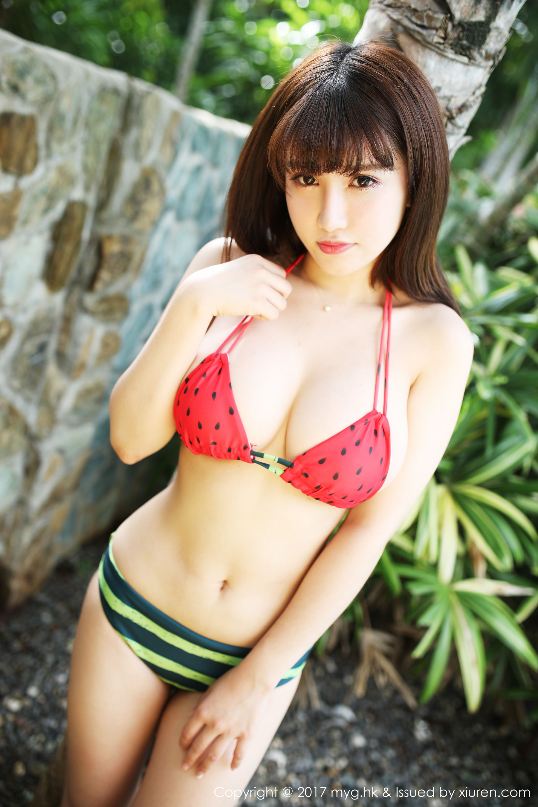 K8傲娇萌萌Vivian《泳池比基尼+性感睡衣系列》 [美媛馆MyGirl] Vol.265 