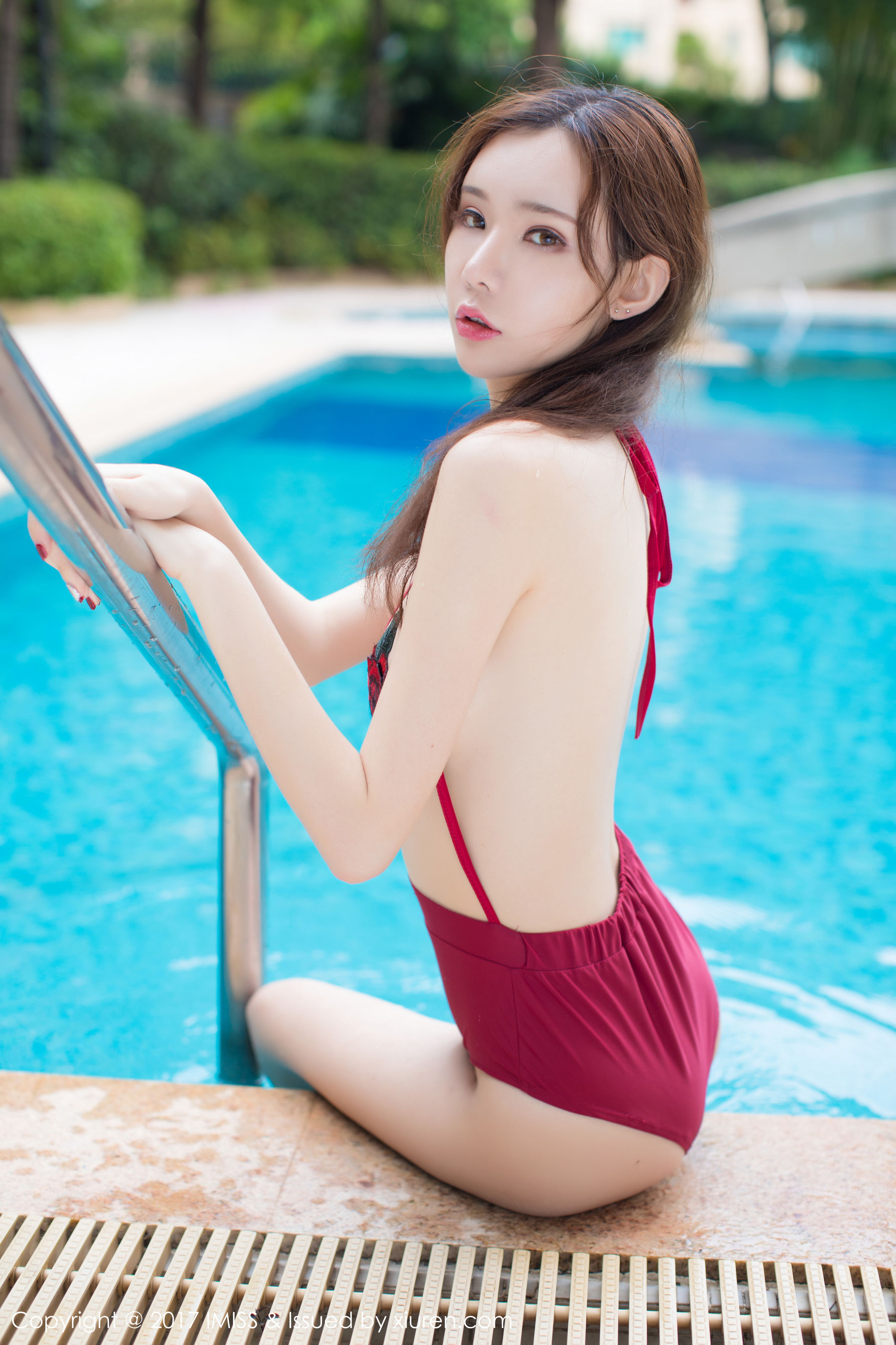 萌琪琪Irene《泳池湿身》 [爱蜜社IMiss] VOL.205 
