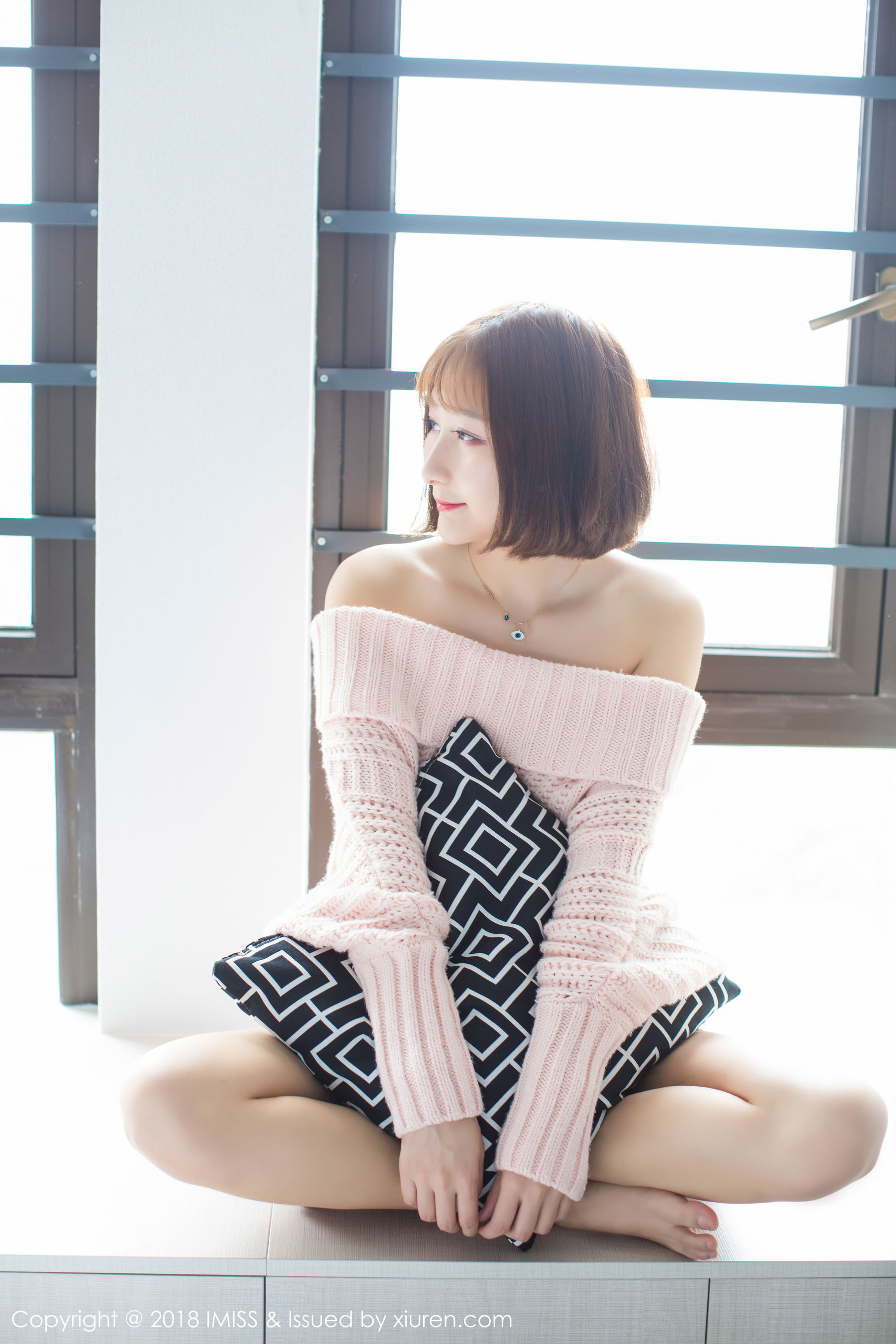 九尾Ivy-《性感极致的丝袜美腿诱惑》 [爱蜜社IMiss] Vol.240 