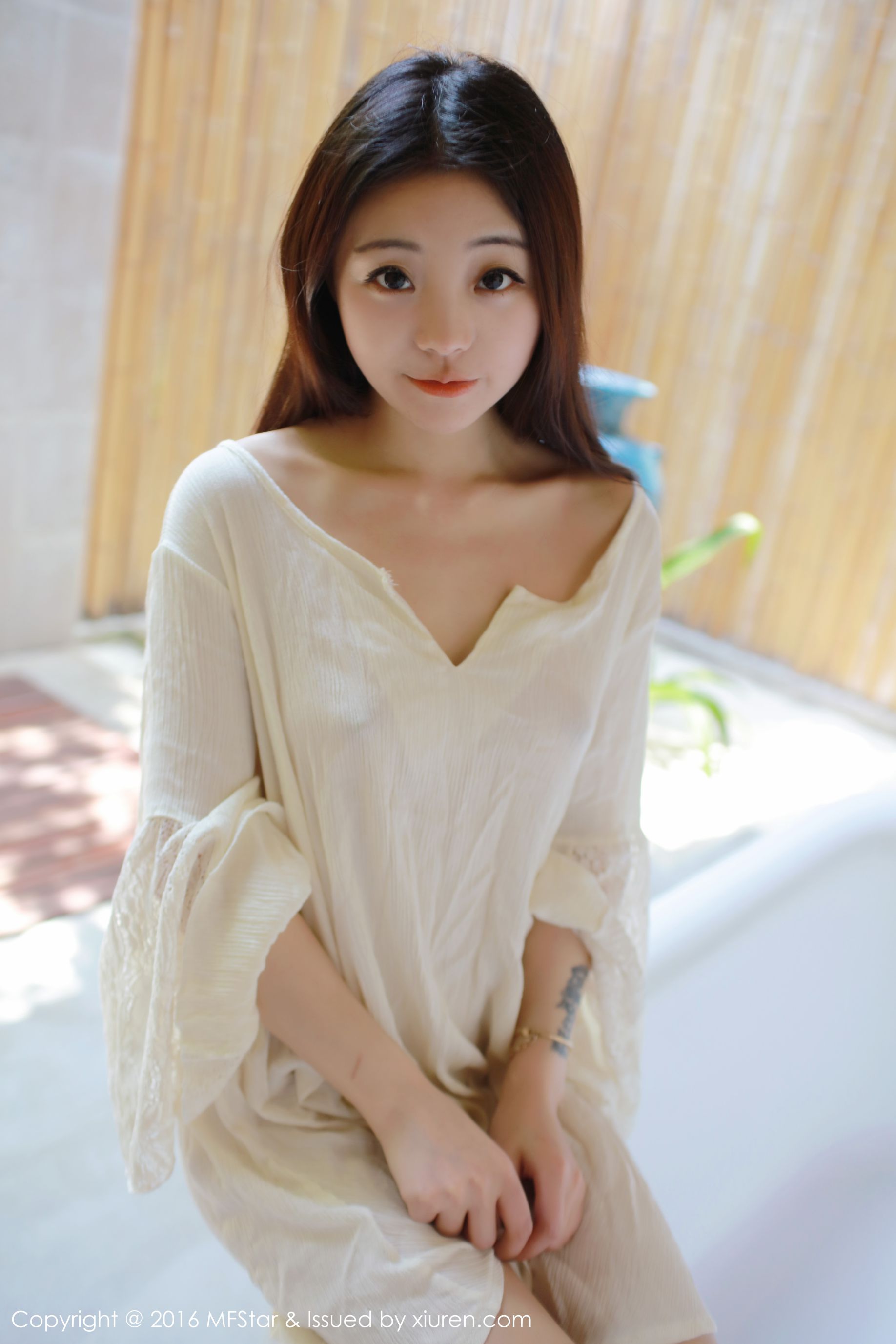 佘贝拉bella《湿身诱惑与激凸福利》 [模范学院MFStar] Vol.072 