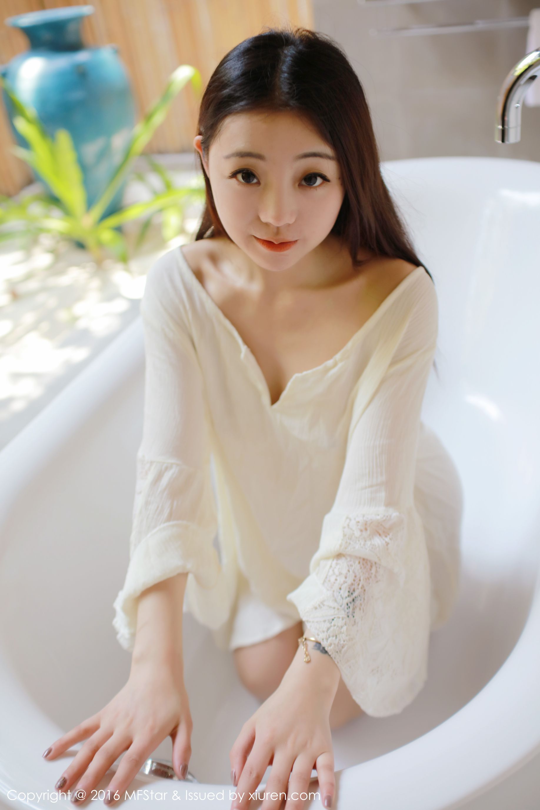 佘贝拉bella《湿身诱惑与激凸福利》 [模范学院MFStar] Vol.072 