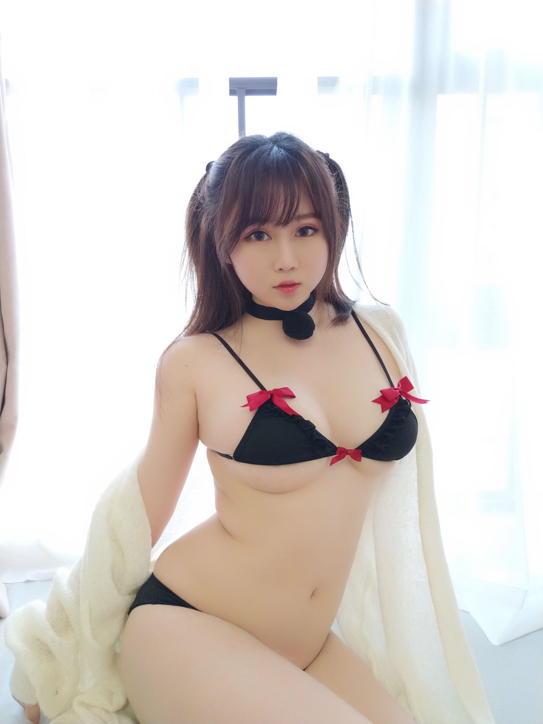蜜桃少女是依酱呀 黑色情趣内衣