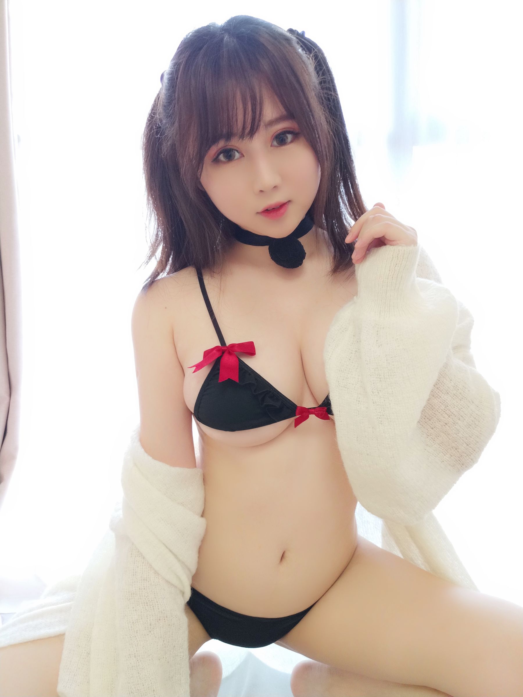 蜜桃少女是依酱呀 黑色情趣内衣