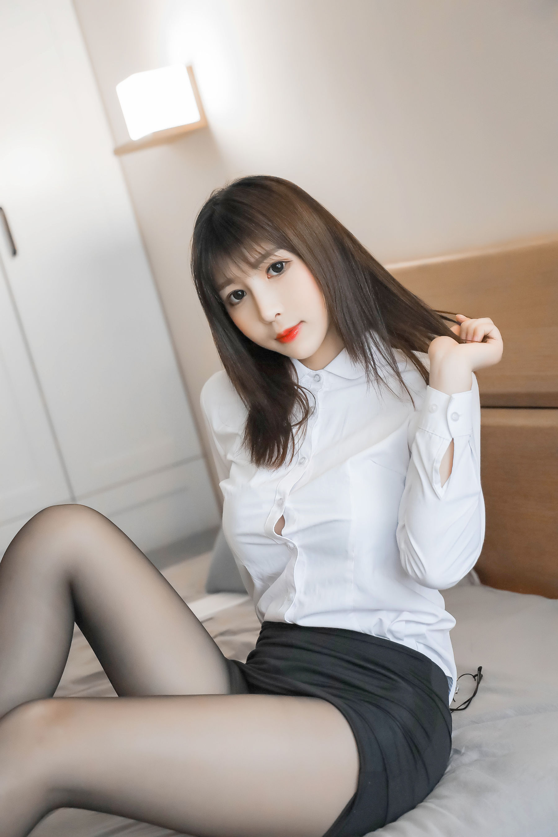 [COS福利] 斗鱼主播w黑米粥w - 制服OL