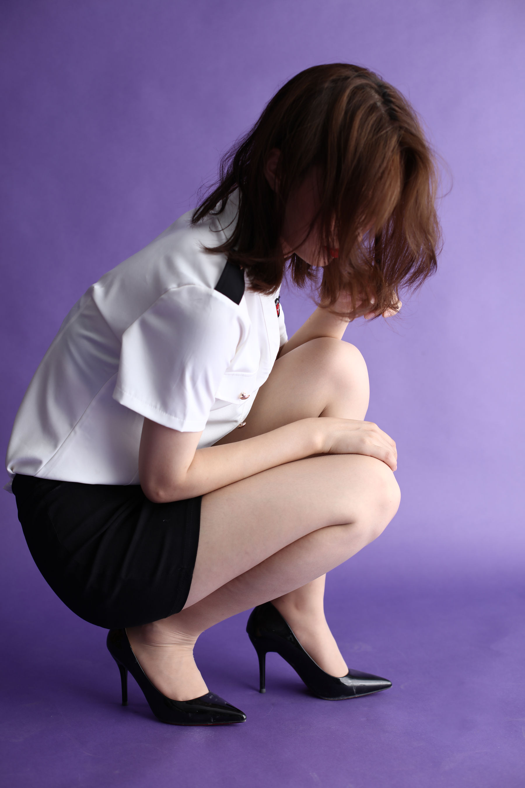 [奈丝] NO.144 莹莹 紫色布景下的cos女警装 - 图片03