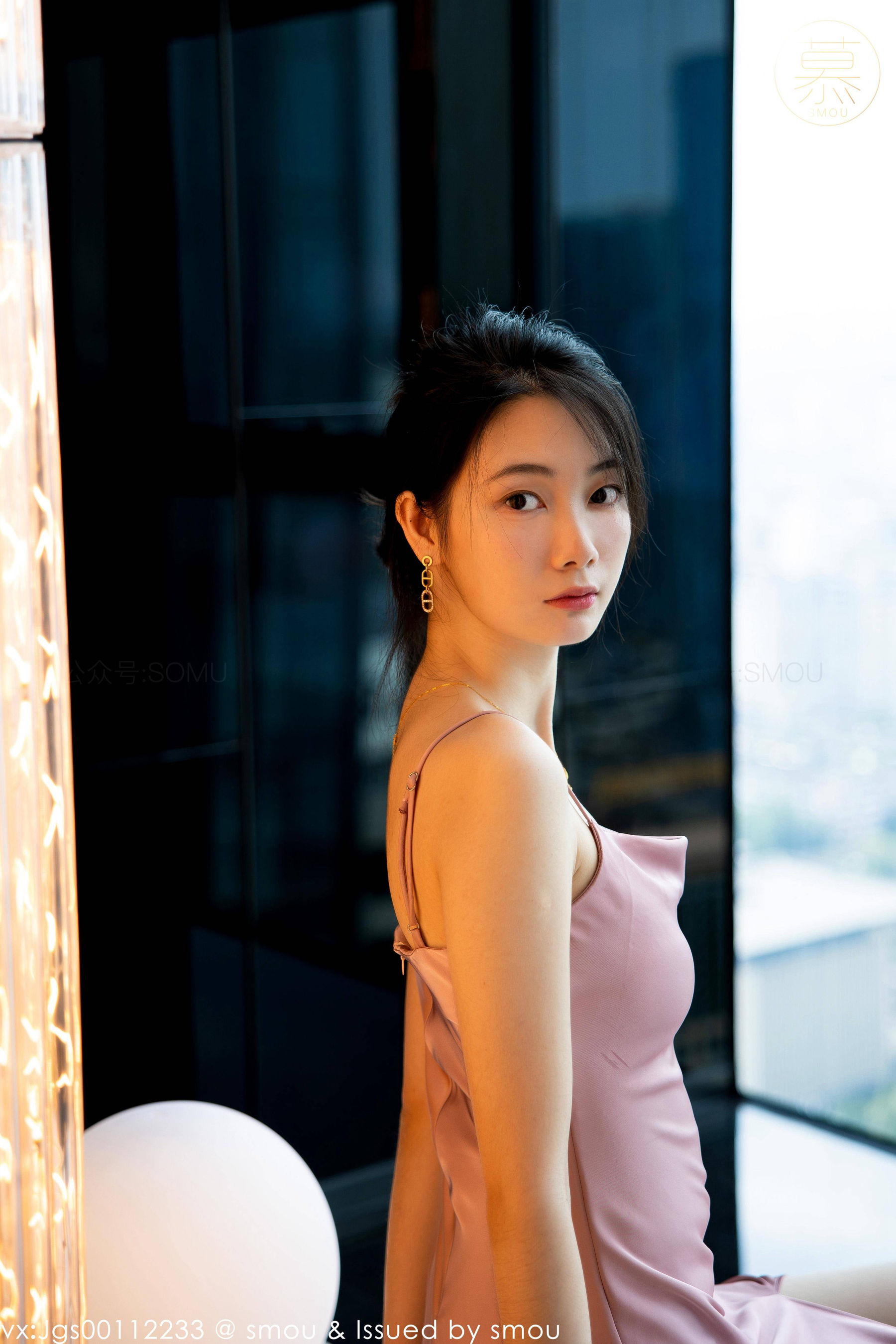 [丝慕SMOU] 蜜系列 M018 可儿 丝袜美腿套图 - 图片03