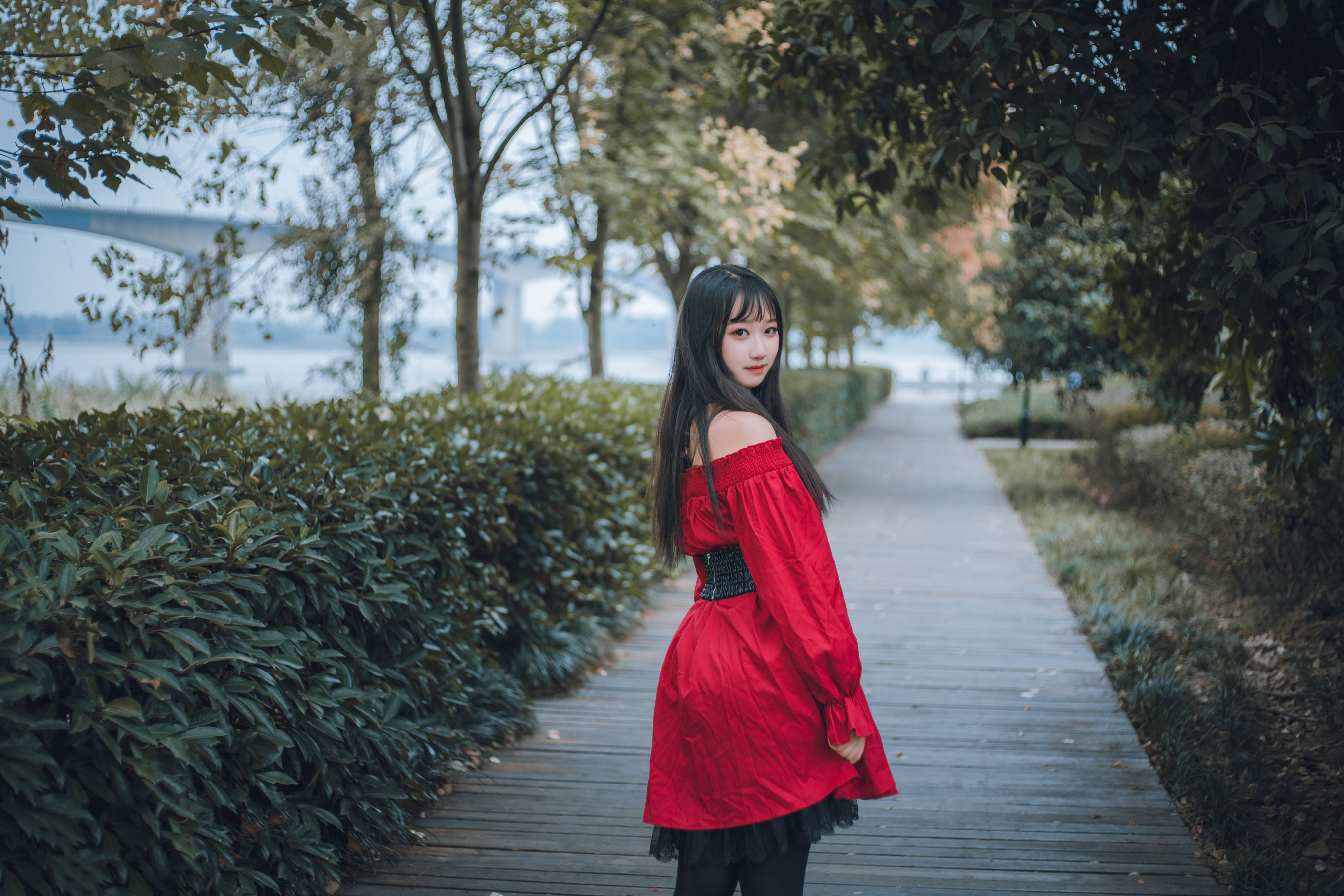 [喵糖映画] VOL.453 lovely呆玄 - 红与黑 写真套图