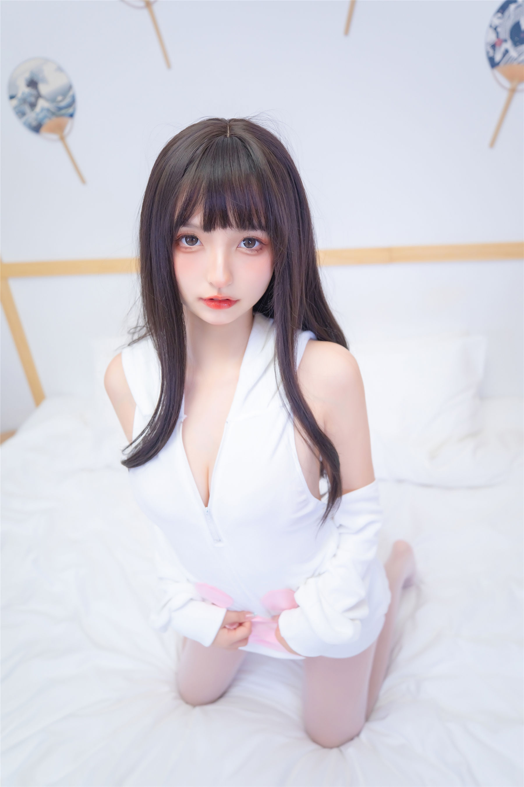 [网红COS] 萝莉神楽板真冬 白猫咪