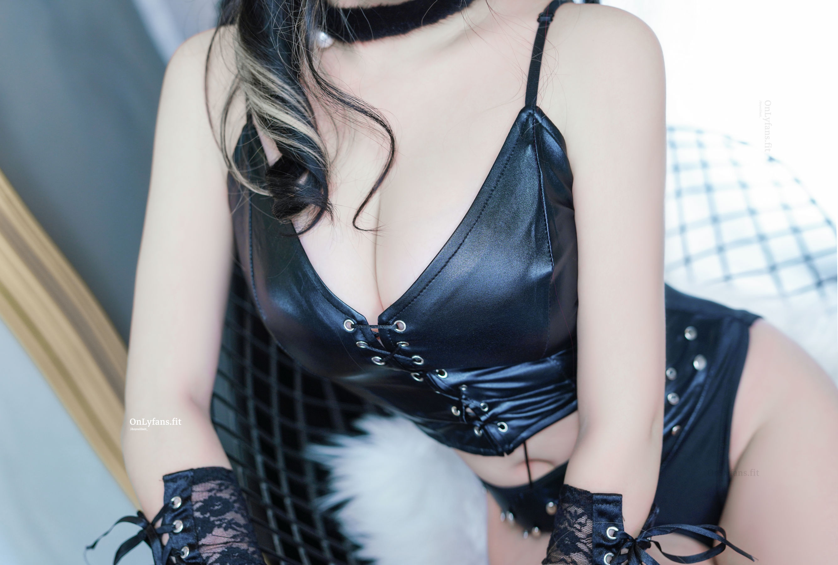 [福利COS] 动漫博主恩田直幸 - 皮衣小狼