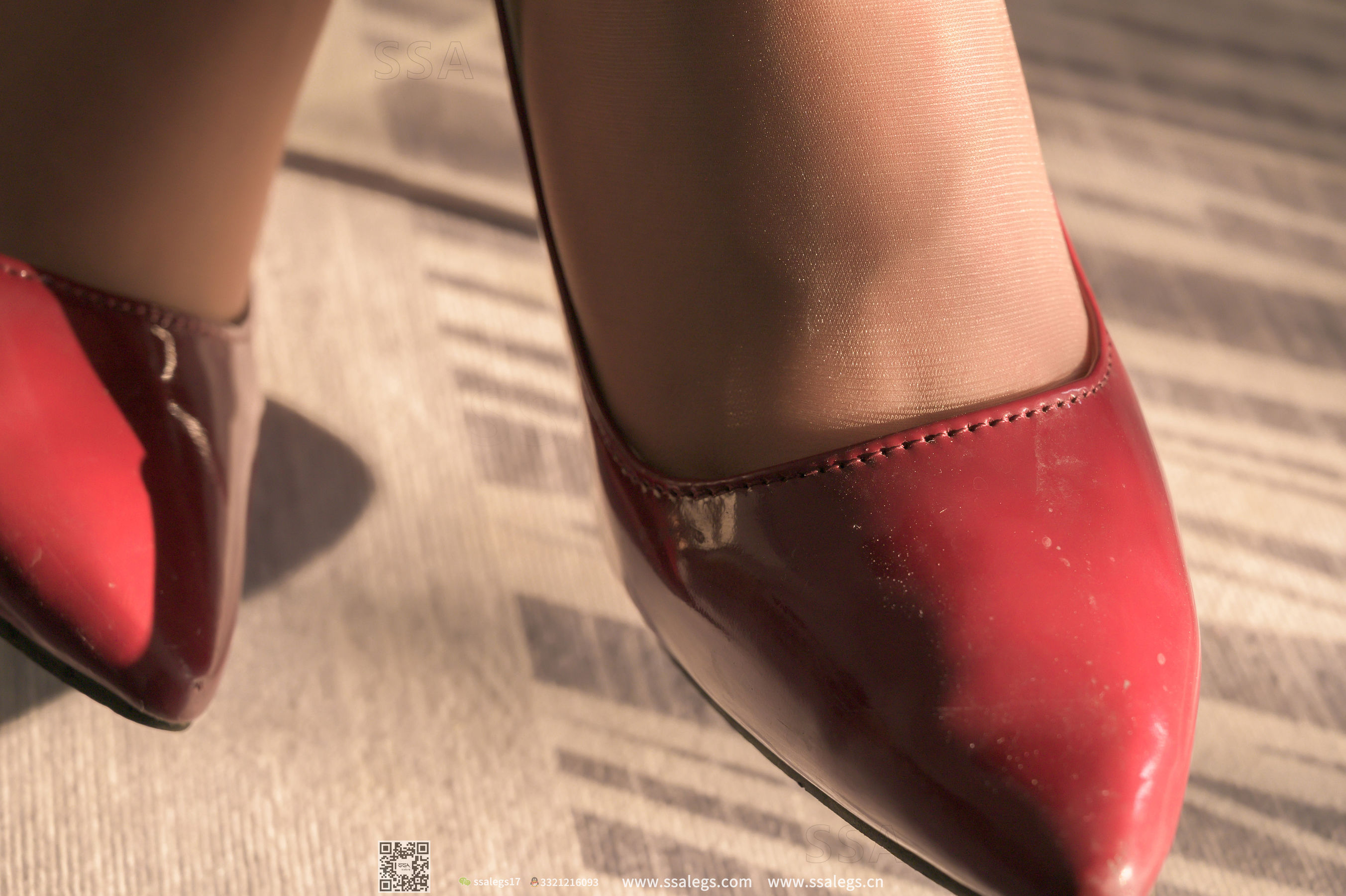 [SSA丝社]超清写真 No.312 娜娜 御姐的红色高跟鞋咖啡丝美腿 - 图片06