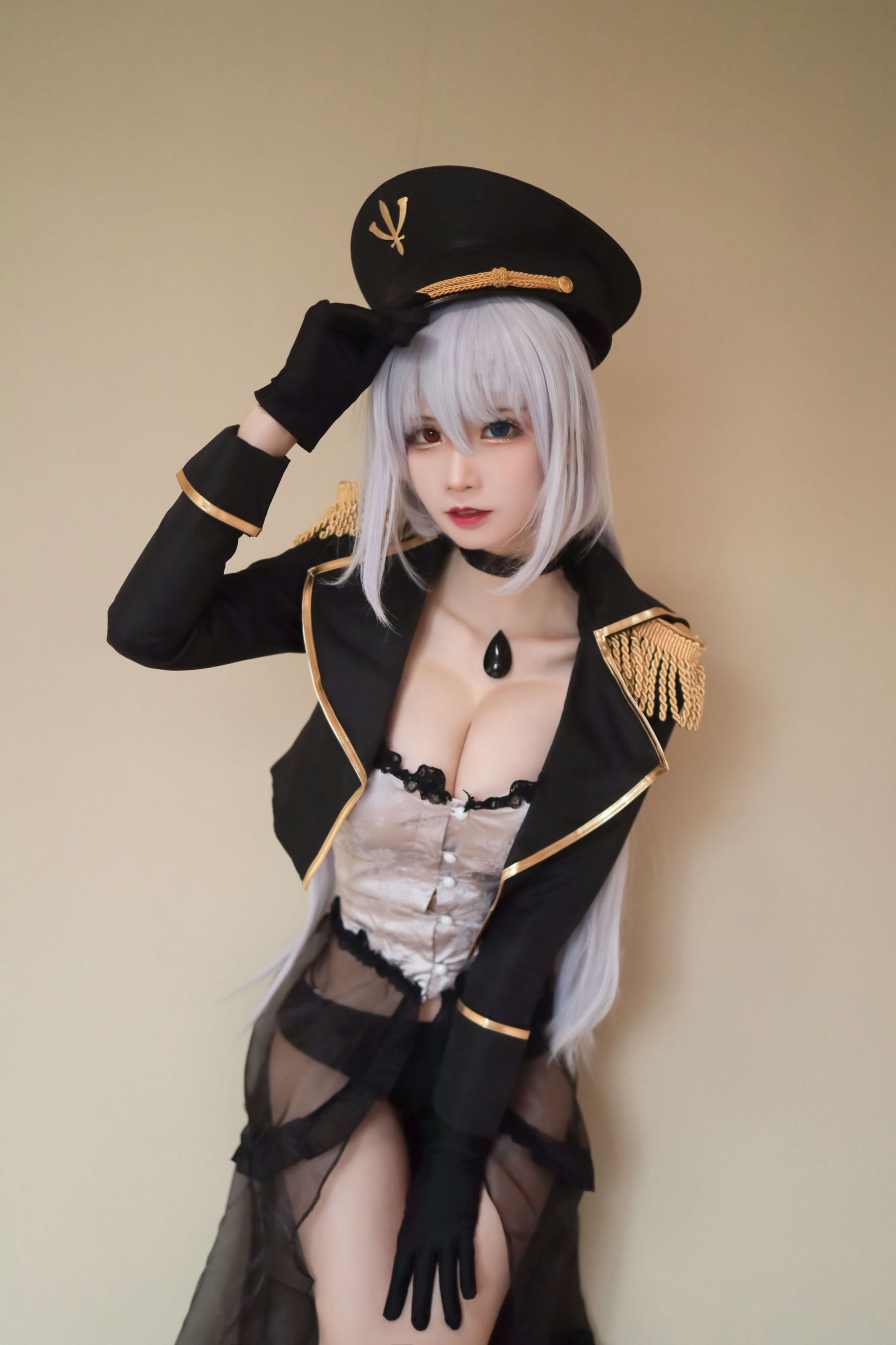 [福利COS] 动漫博主爱老师_PhD - 喜多川海梦 军装