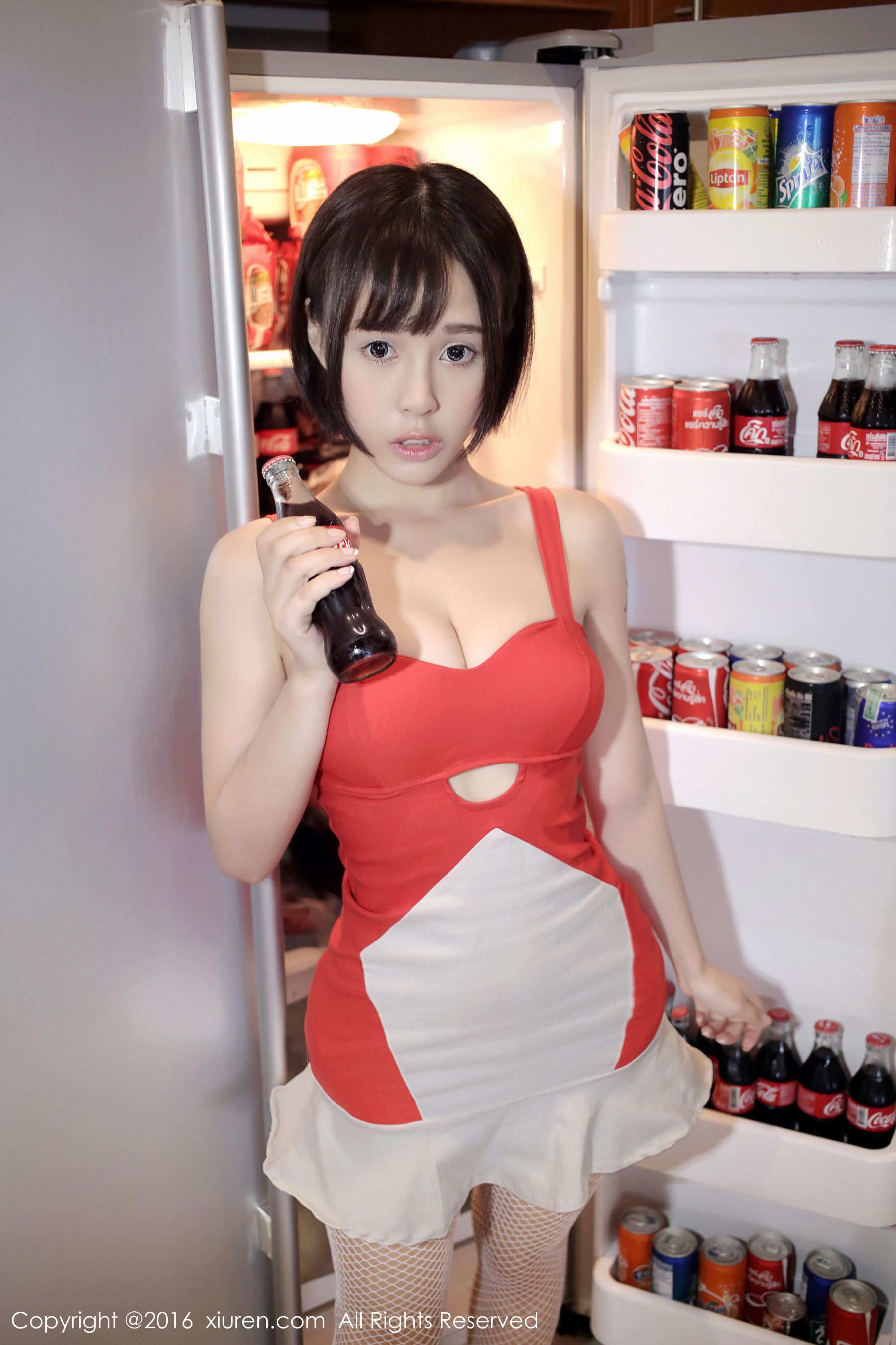 Evelyn艾莉《小红裙》 [秀人网XiuRen] No.665