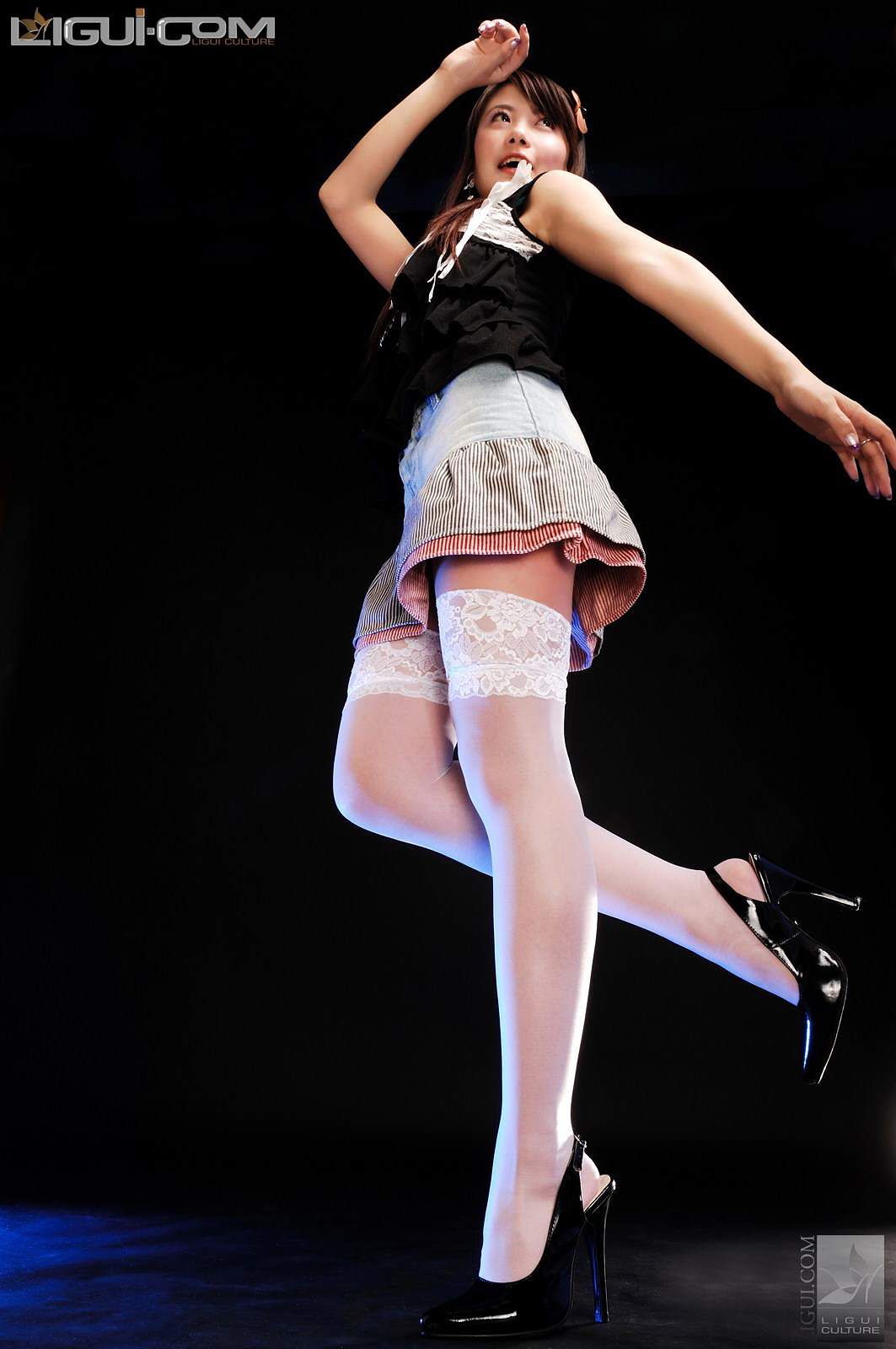 [丽柜LiGui] Model 龙洋《黑白碰撞的北极光》丝足写真图片