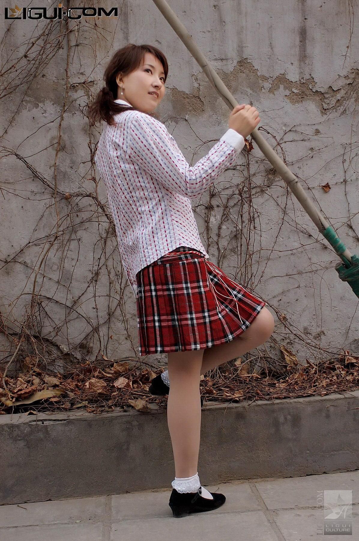 [丽柜LiGui] Model 英子《初恋布鞋女孩》丝足写真图片