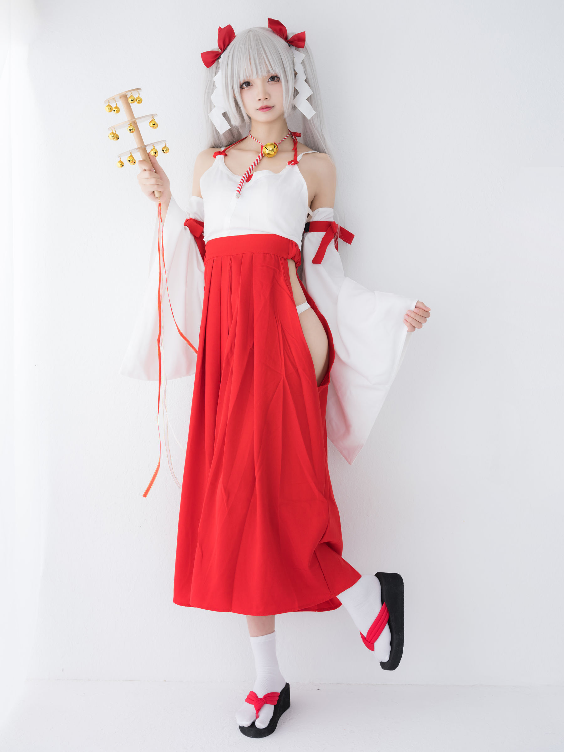 清纯少女五更百鬼 - 女巫