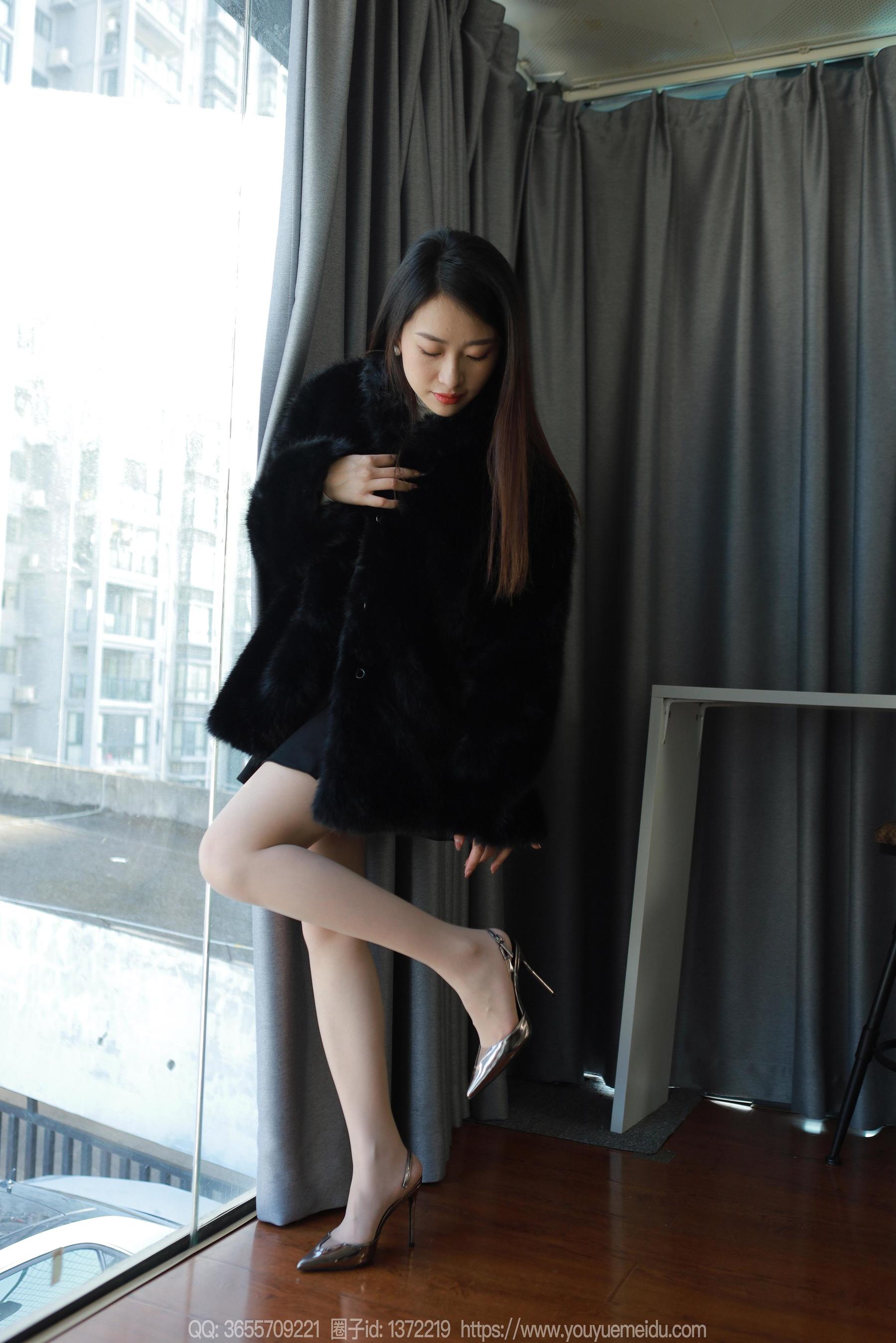 IESS异思趣向 - 模特： 小婕 《黑色大衣》