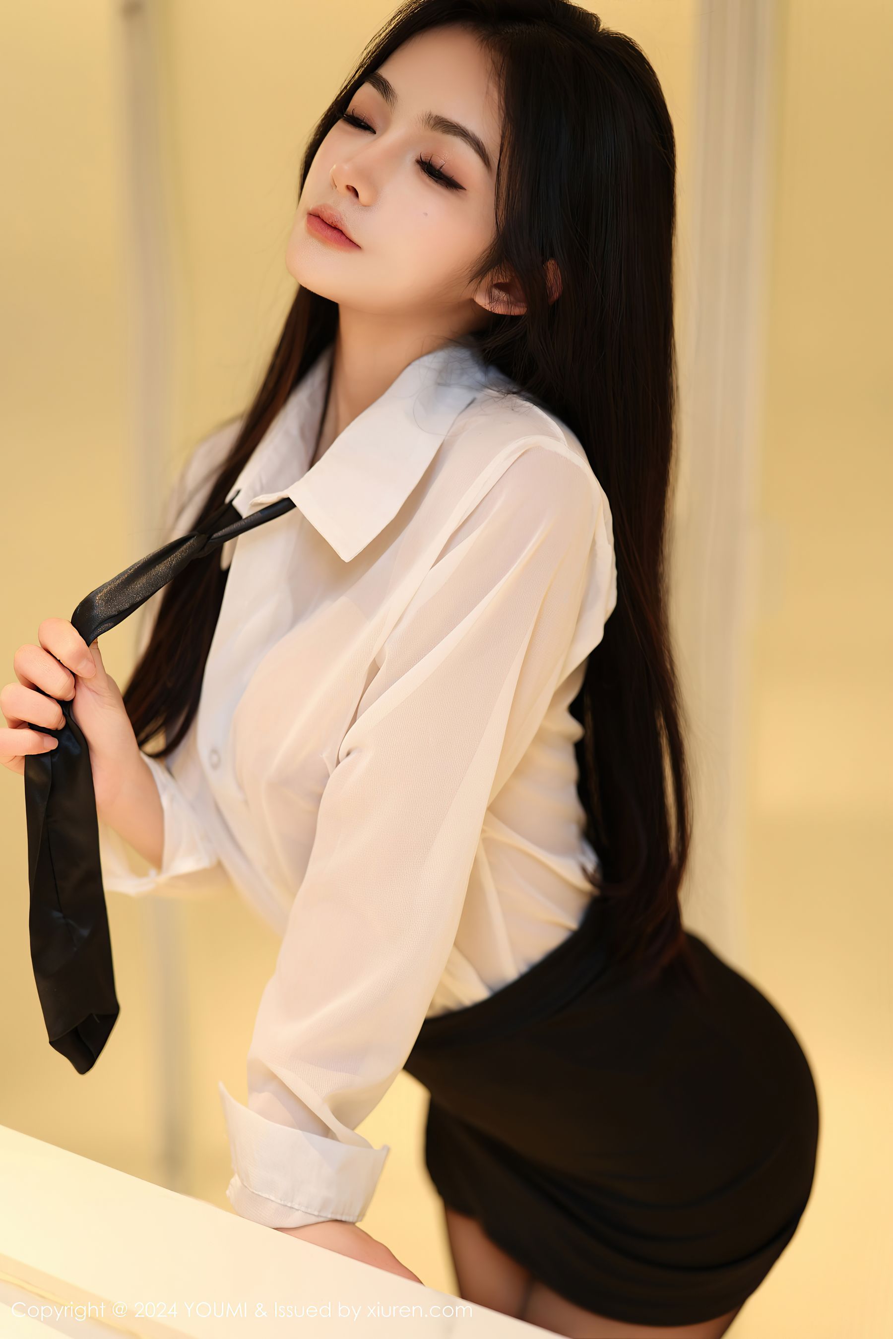 [YouMi]尤蜜荟 2024.04.12 Vol.1050 谭小灵