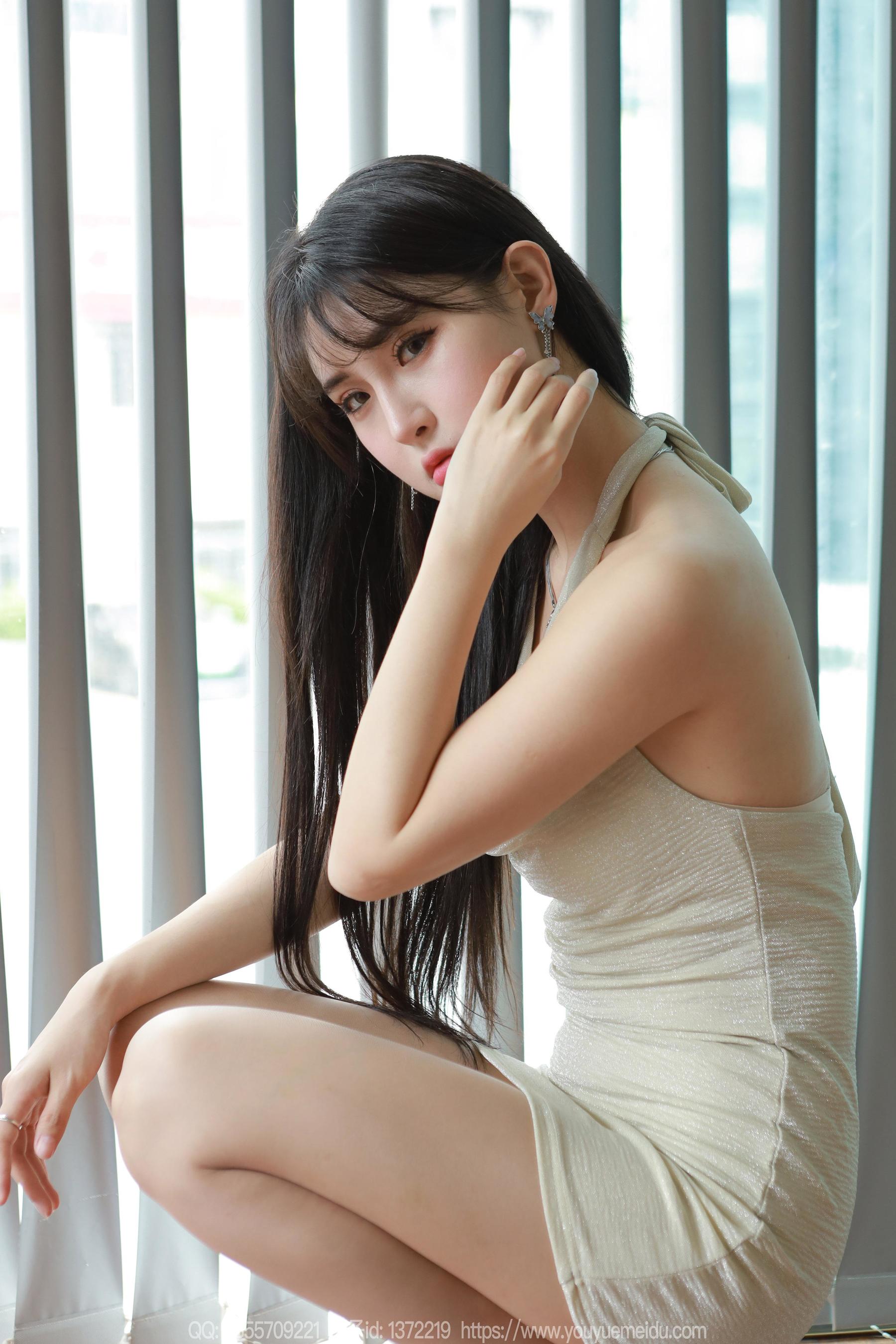 IESS异思趣向 - 模特： 小宝 《挂脖包臀裙》