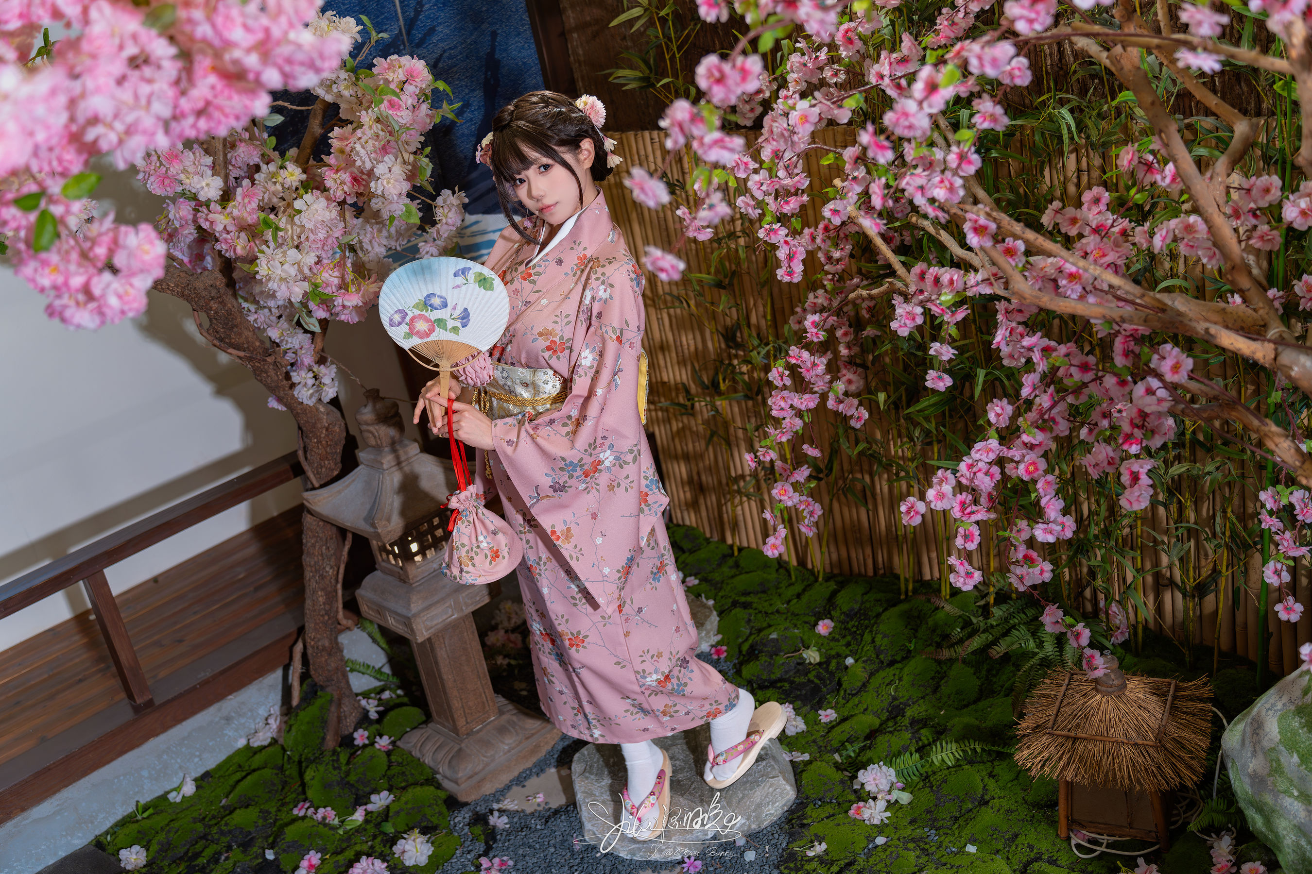 咬一口兔娘 - 温泉の女将