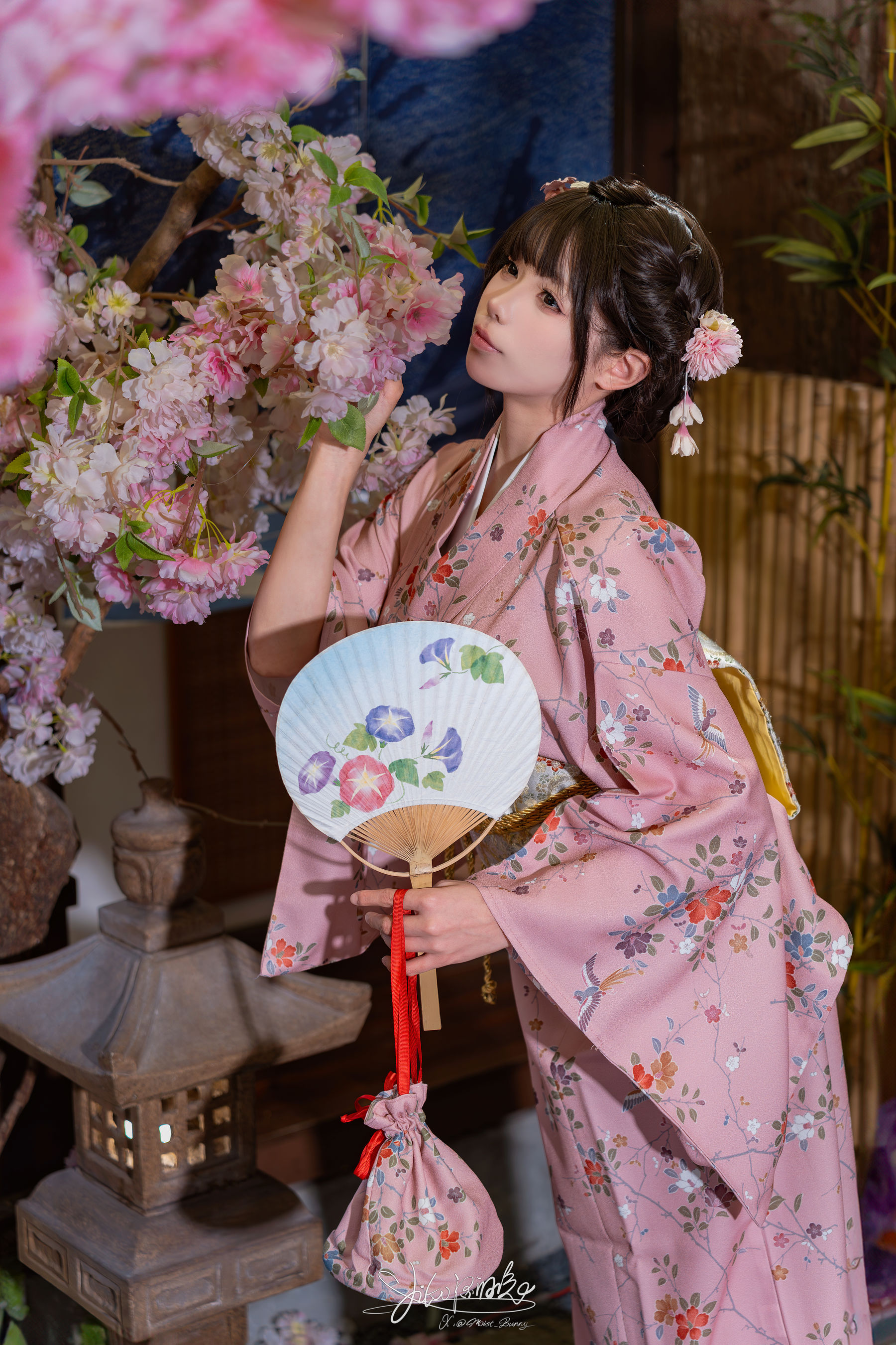 咬一口兔娘 - 温泉の女将