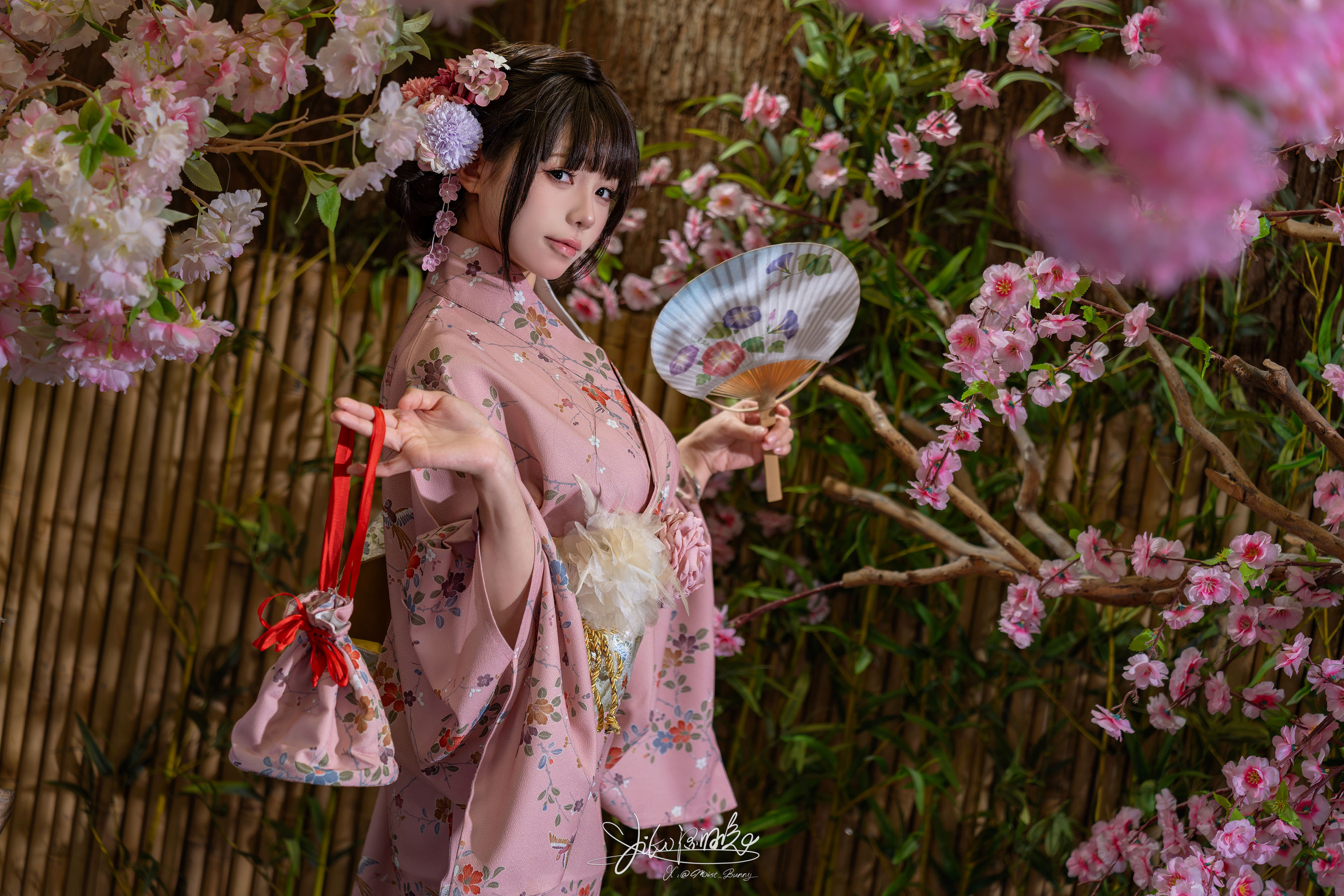 咬一口兔娘 - 温泉の女将