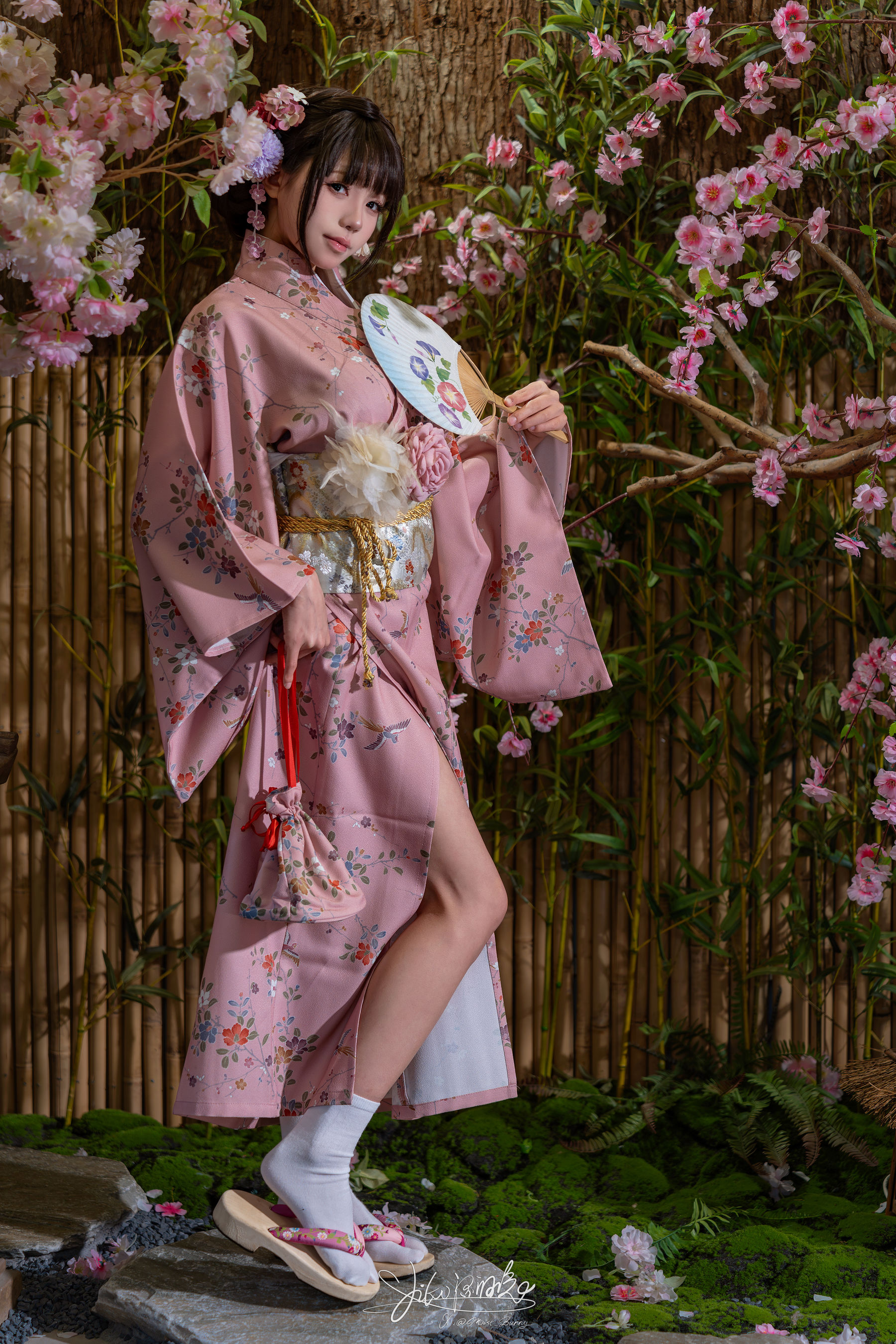 咬一口兔娘 - 温泉の女将