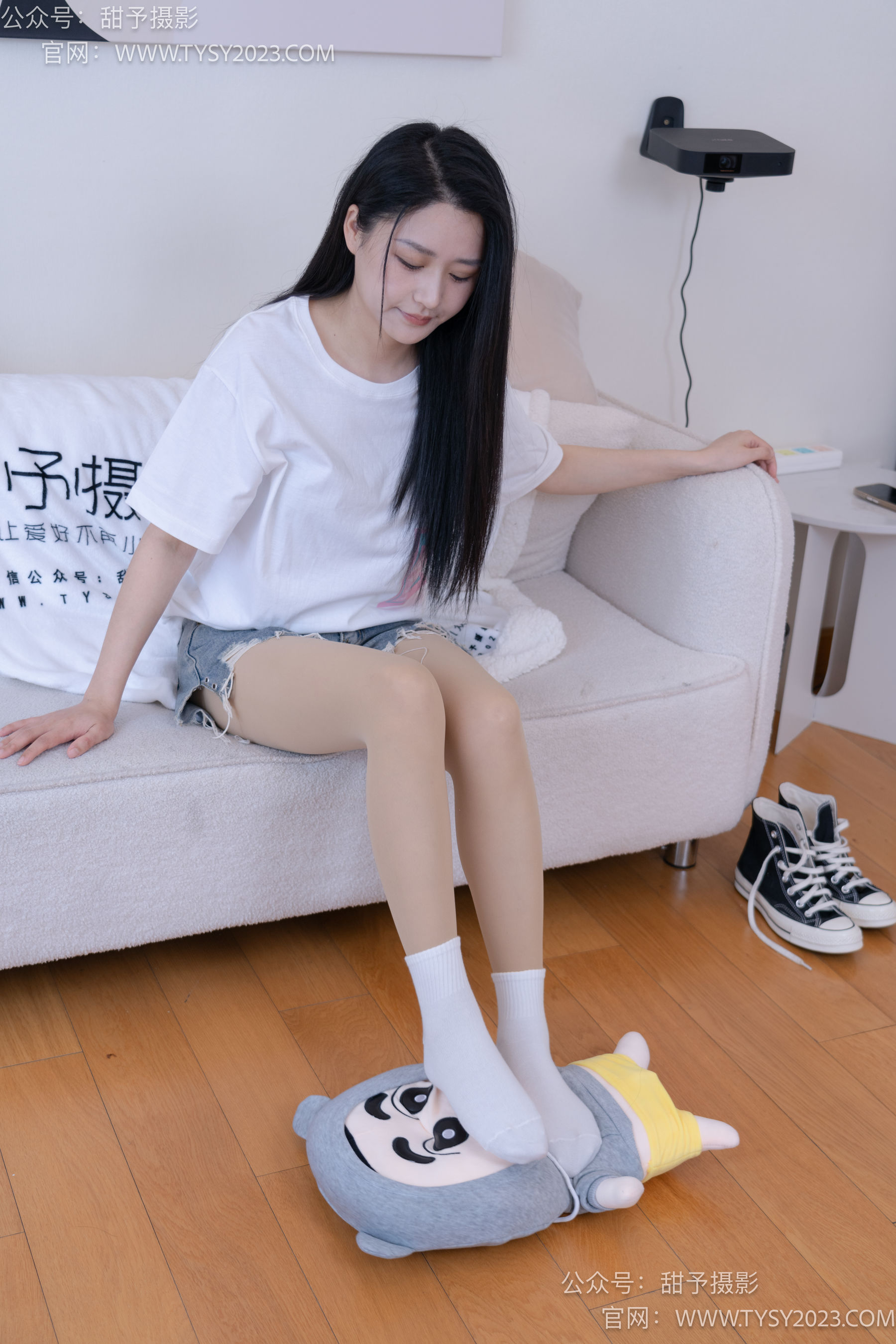 甜予摄影 No.072 澜澜 - 帆布鞋、白棉袜、踩蜡笔小新玩偶剧情
