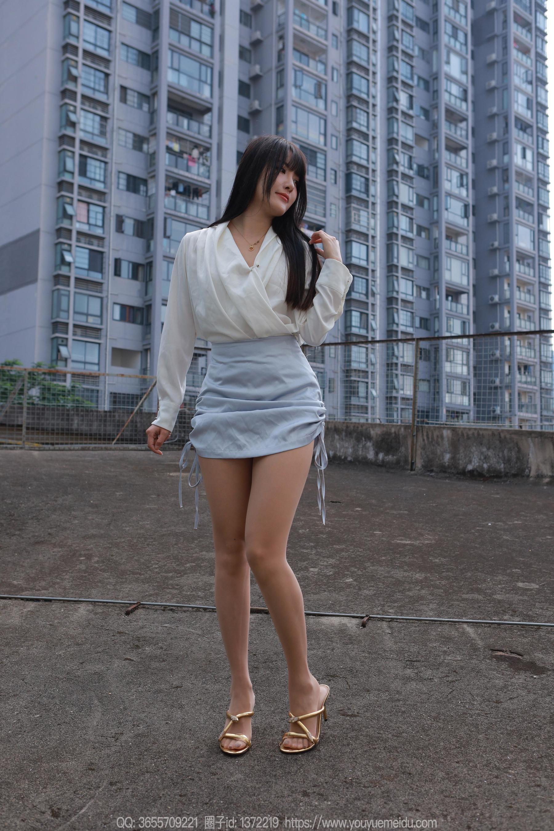 IESS异思趣向 - 模特： 婉萍 《蓝色短裙（下）》