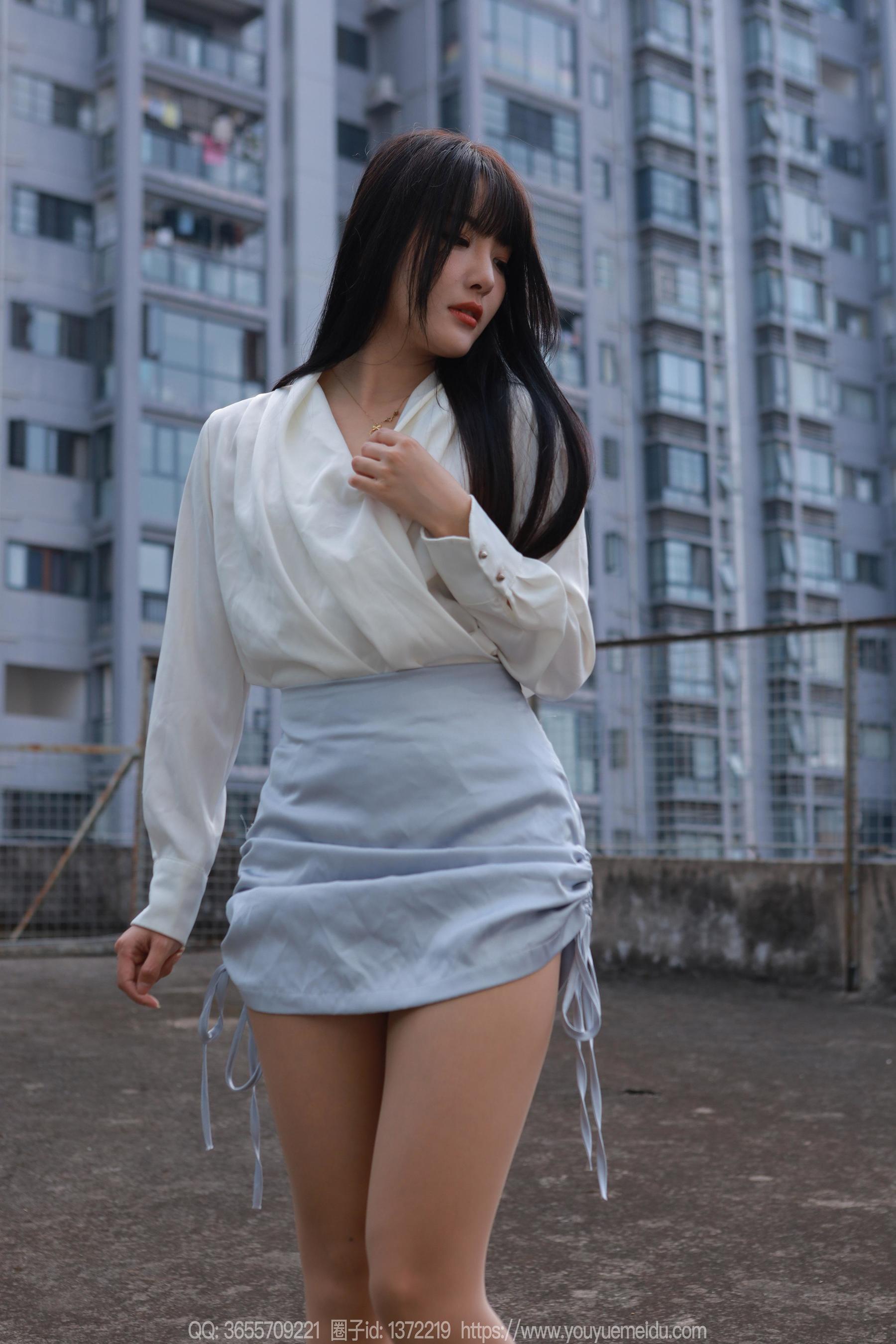 IESS异思趣向 - 模特： 婉萍 《蓝色短裙（下）》