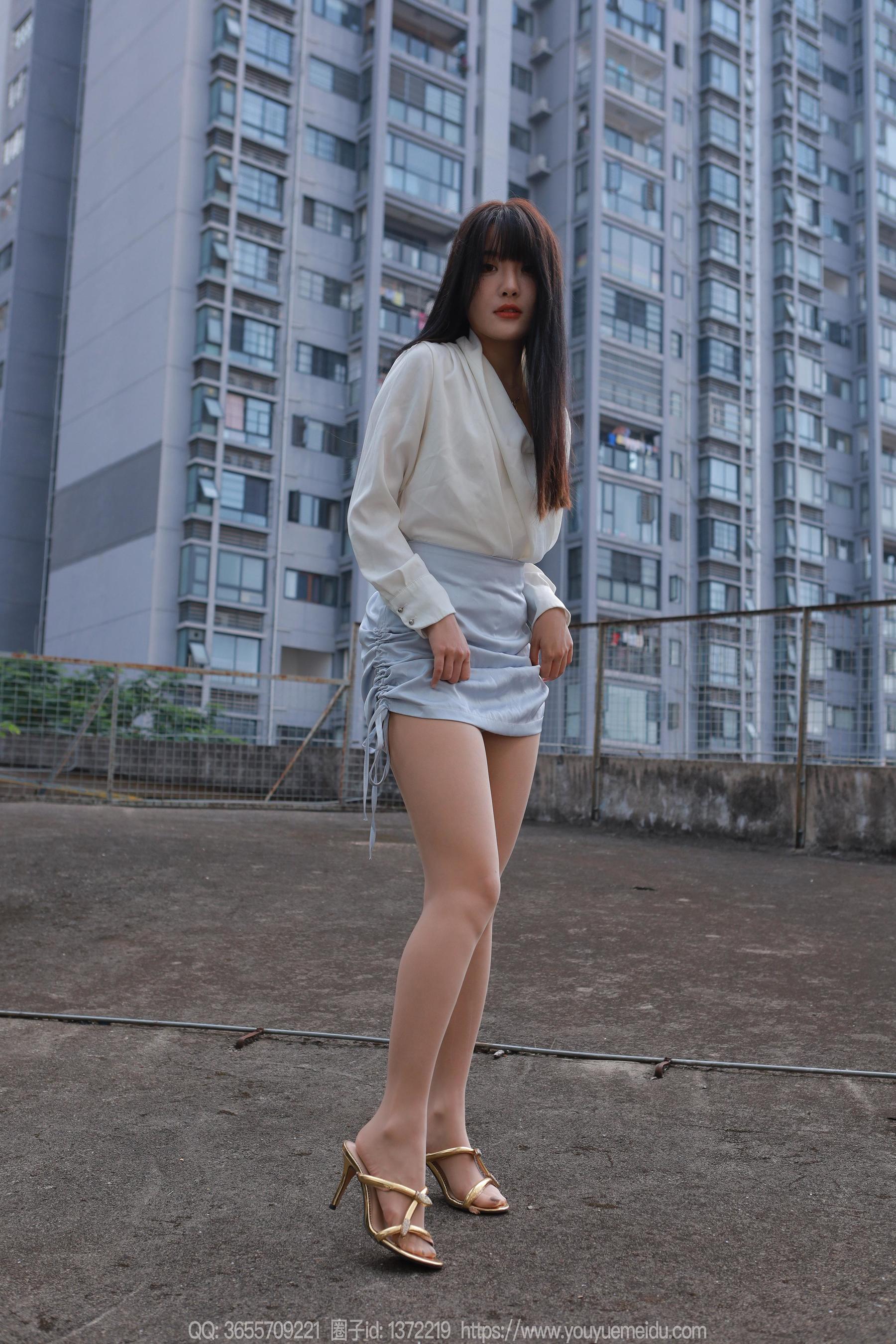 IESS异思趣向 - 模特： 婉萍 《蓝色短裙（下）》