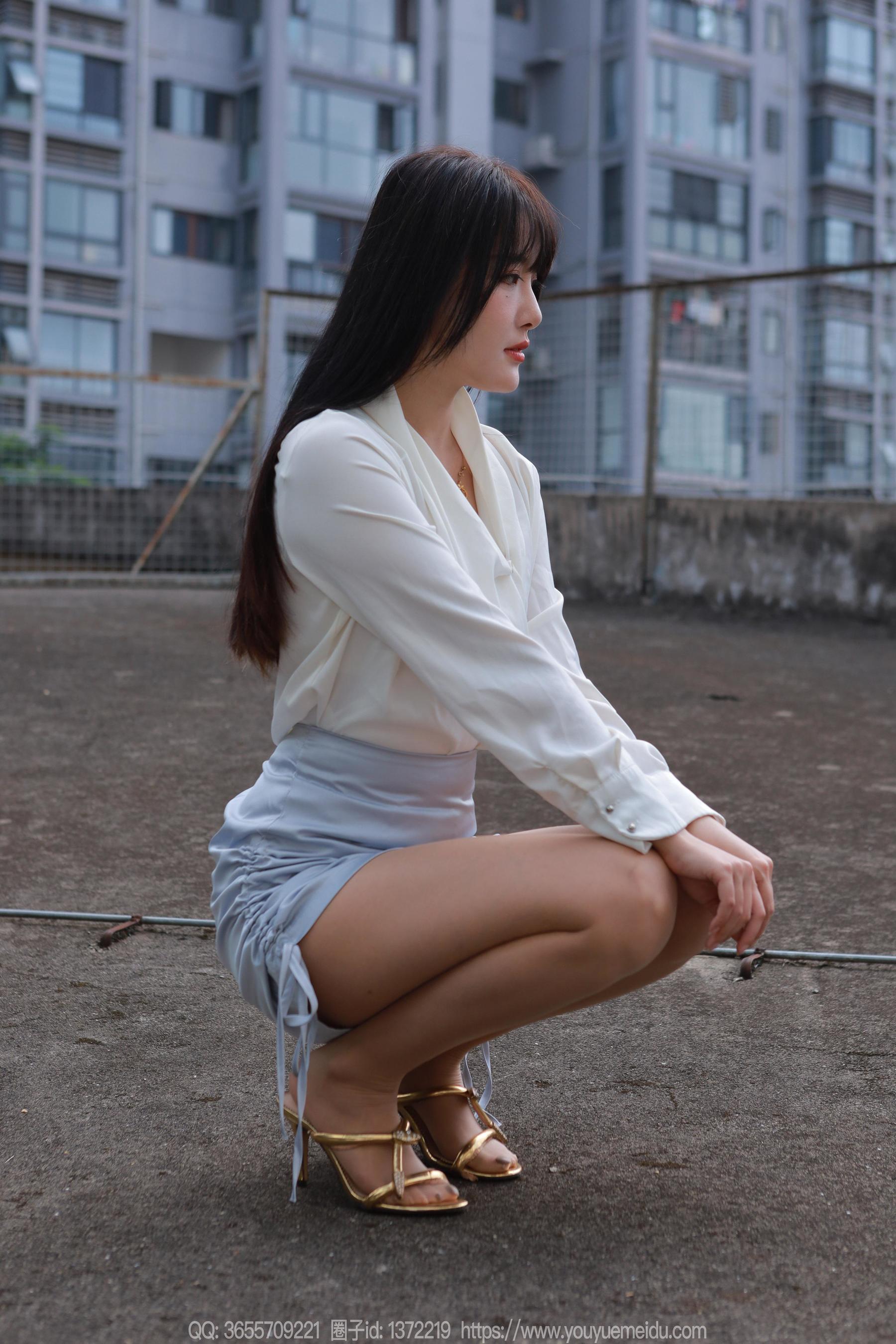 IESS异思趣向 - 模特： 婉萍 《蓝色短裙（下）》