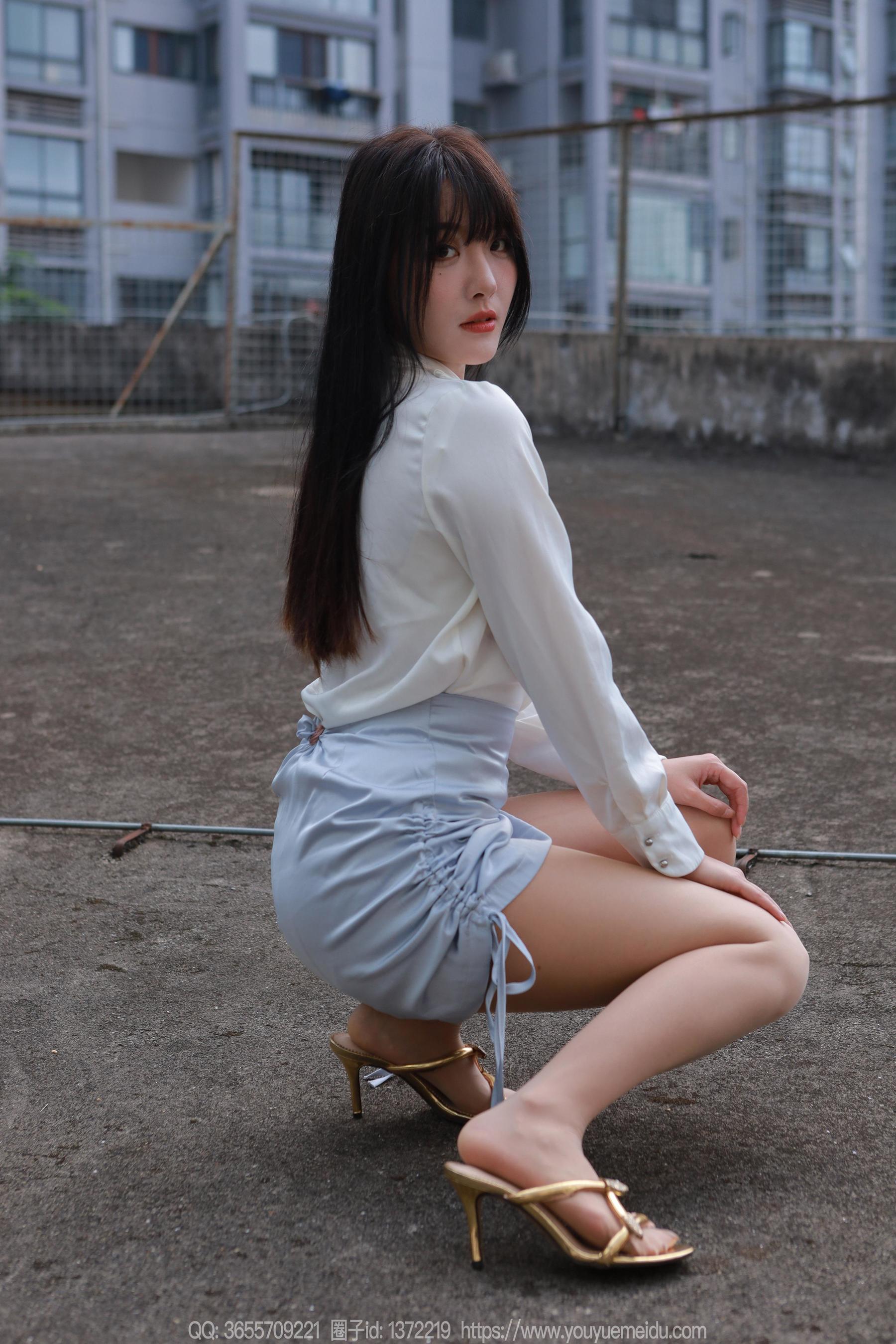IESS异思趣向 - 模特： 婉萍 《蓝色短裙（下）》