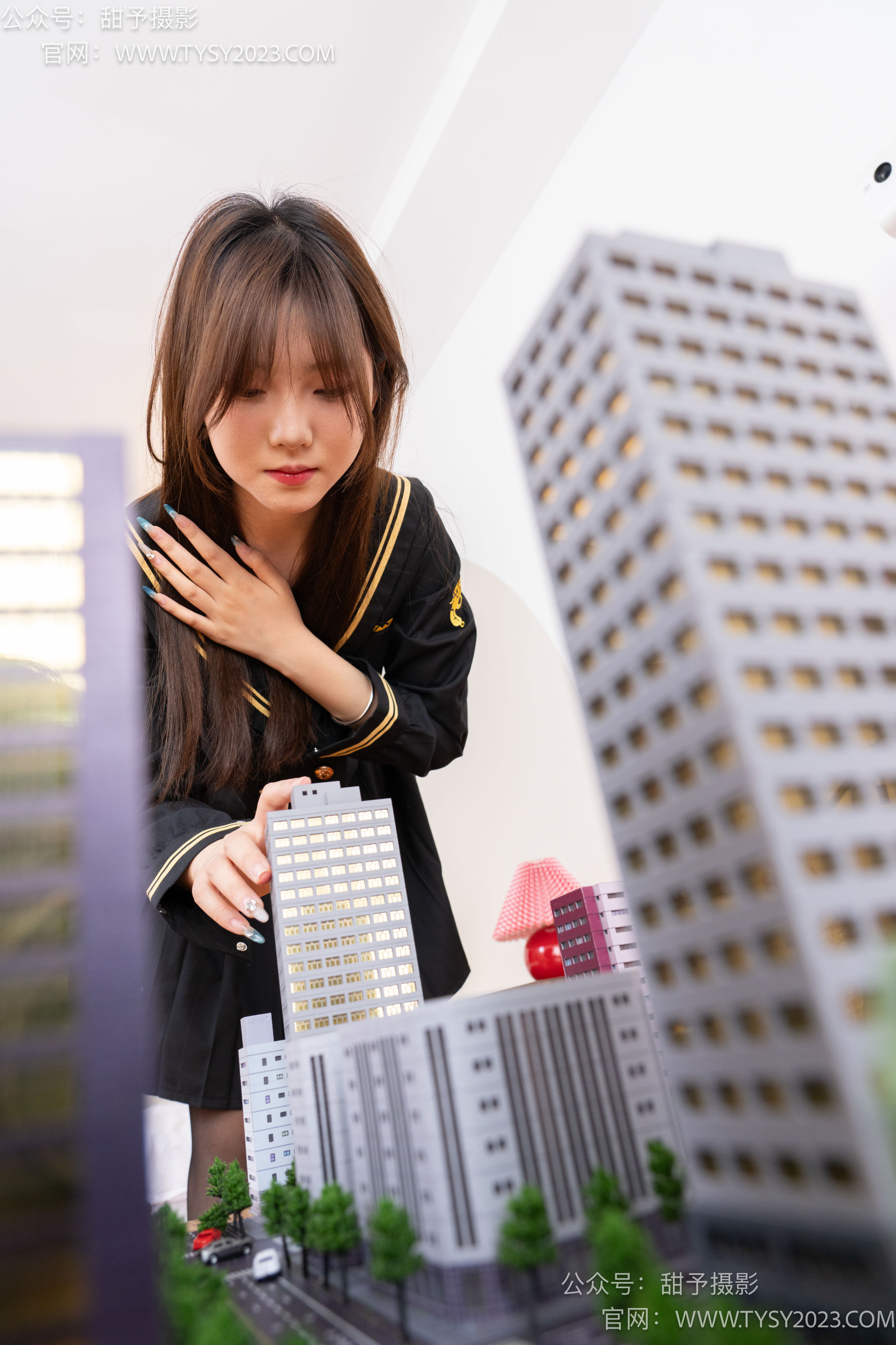 甜予摄影 No.077 璇璇 -JK制服、凉爽高跟鞋、嘿丝（脚尖透明款）、小人国剧情 - 图片03