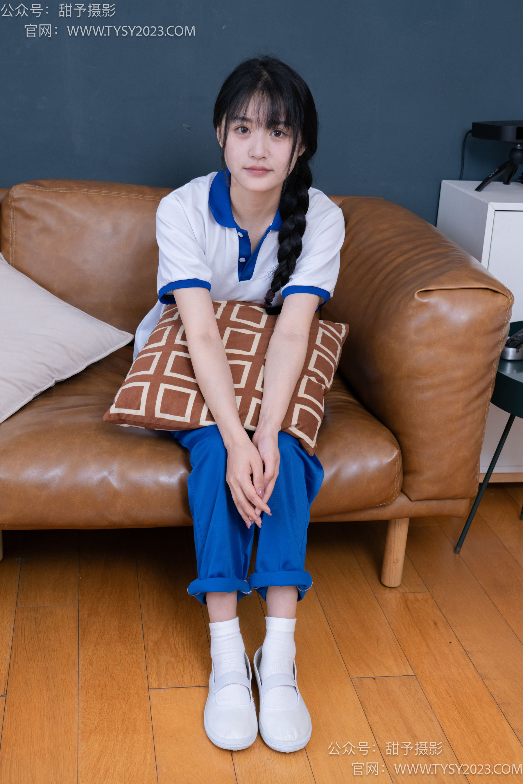 甜予摄影 No.091 澜澜 -校服、白布鞋、板鞋、白棉袜、短肉丝、裸足 - 图片01