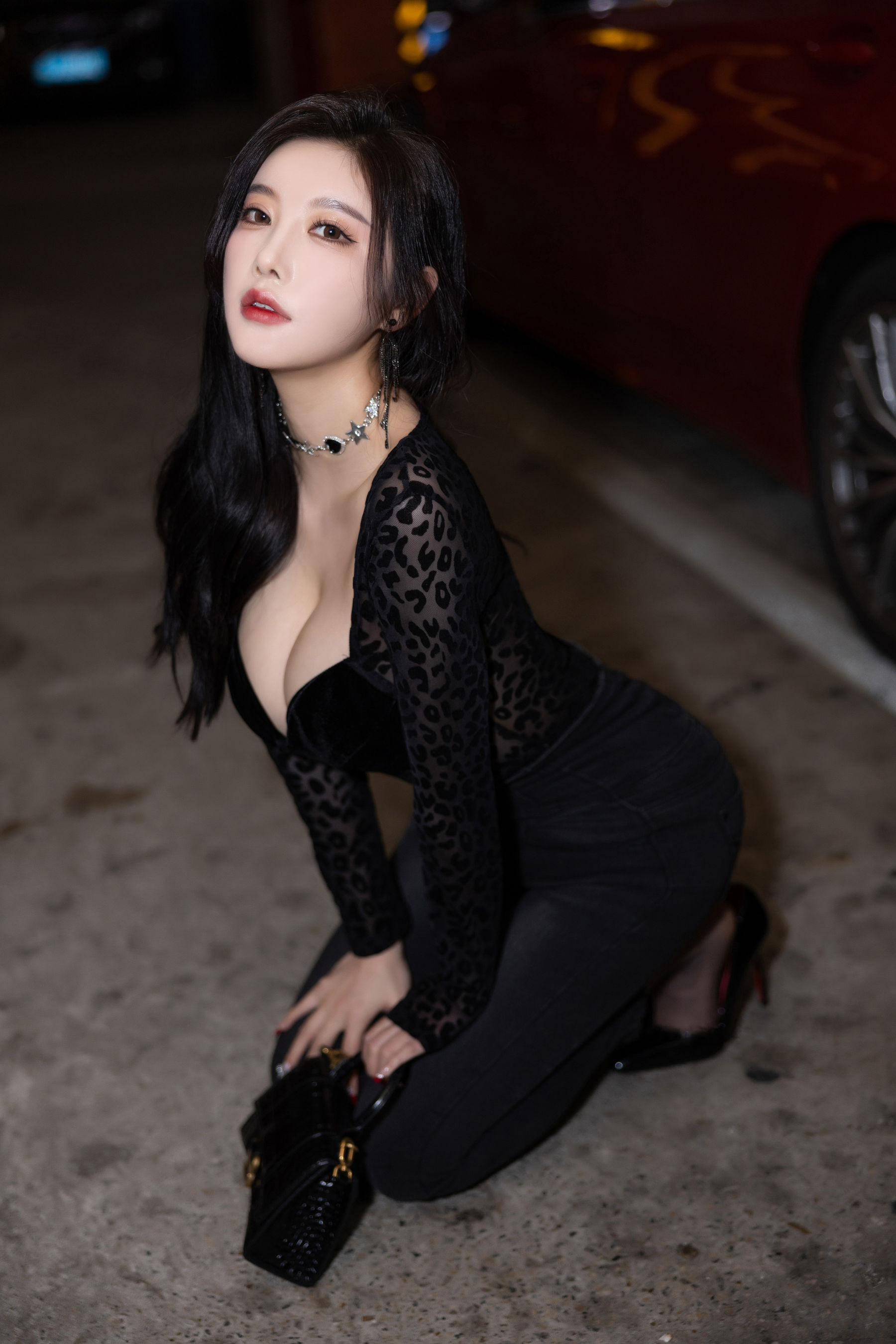 杨晨晨 - 黑色牛仔裤