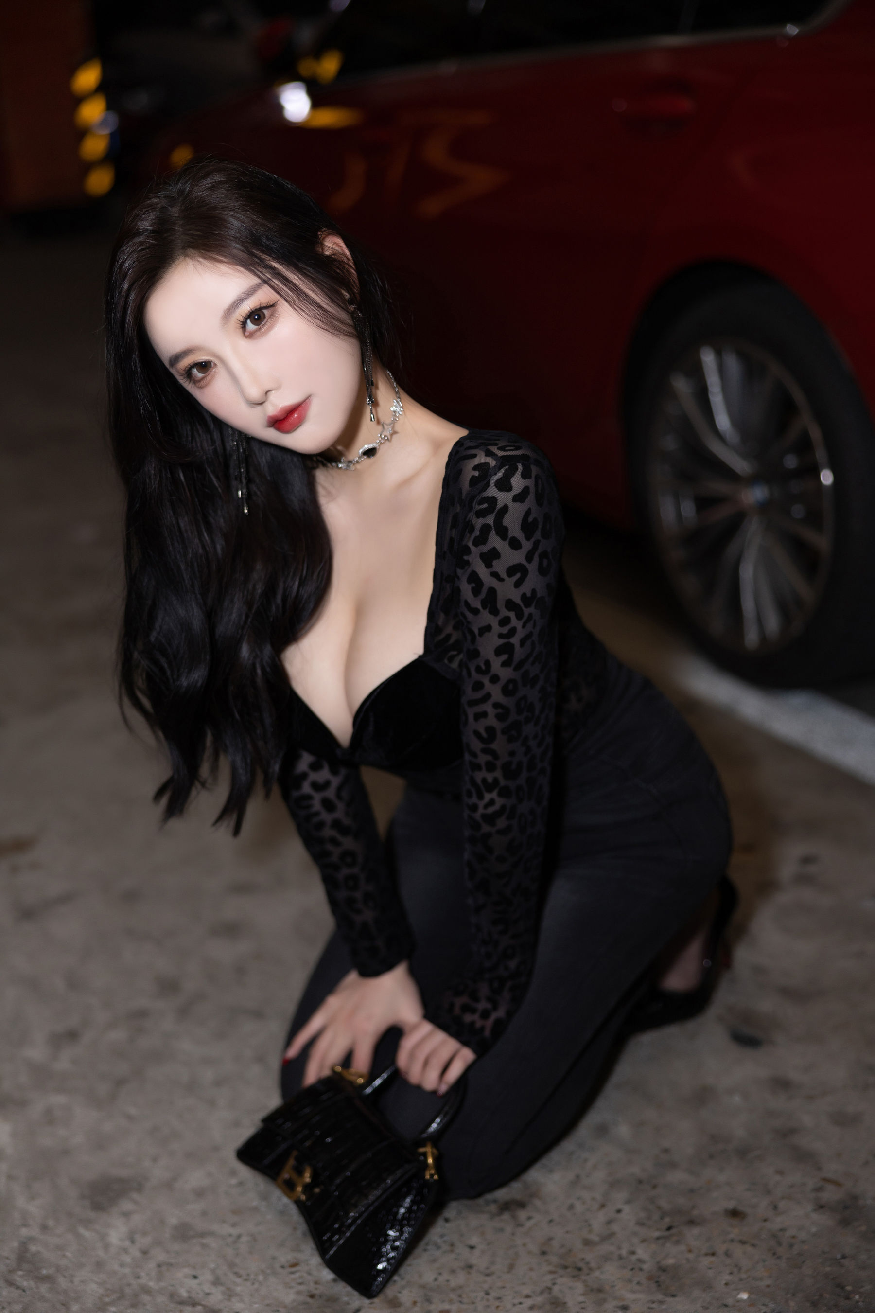 杨晨晨 - 黑色牛仔裤