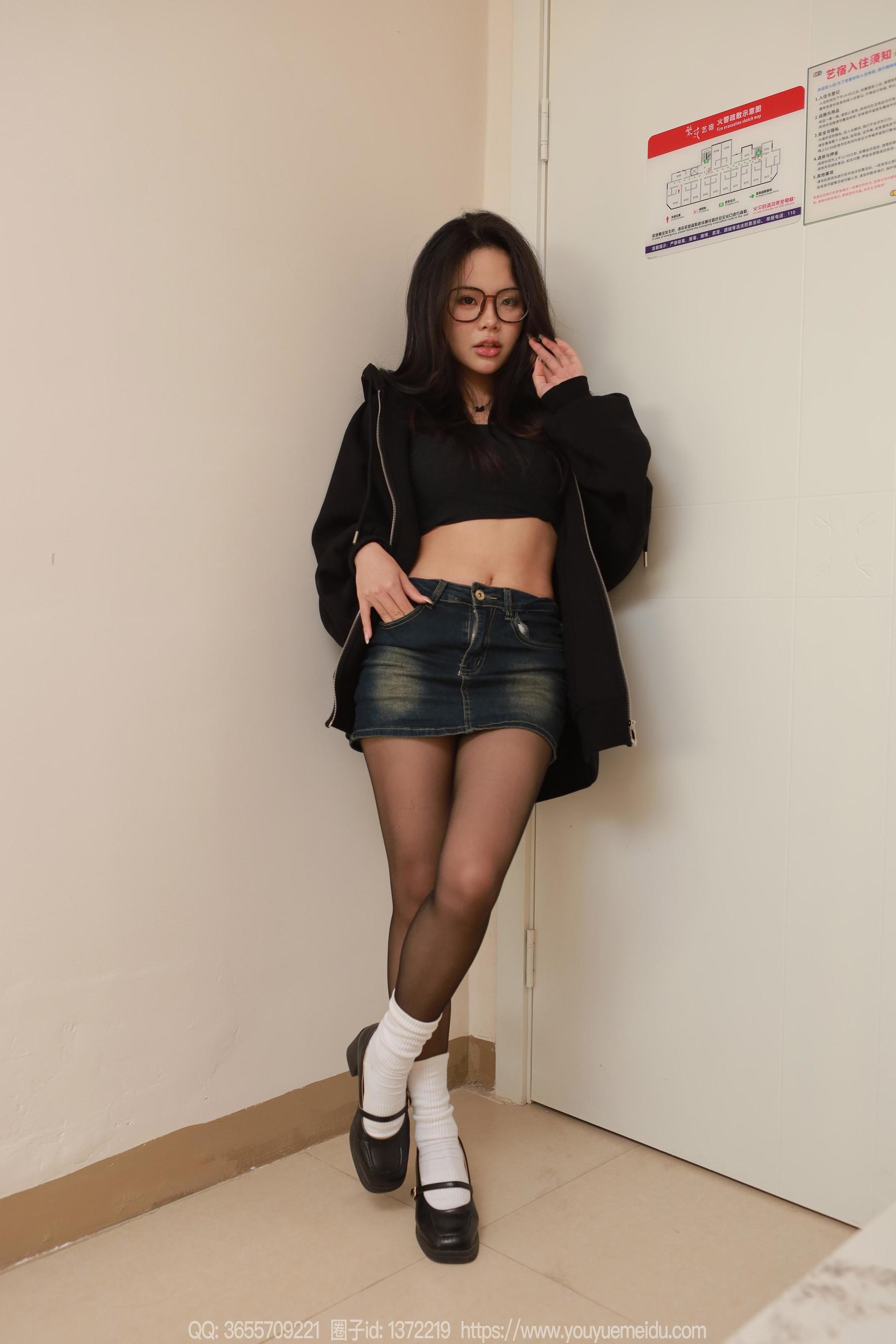 IESS异思趣向 - 模特： 兔兔 《黑丝沙发》