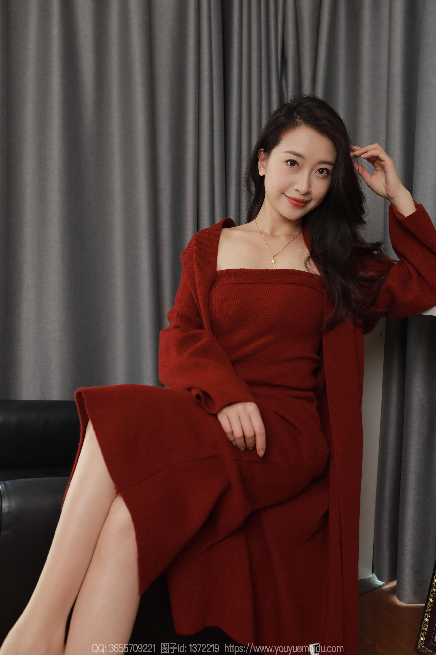 IESS异思趣向 - 模特： 小婕 《红色针织裙（上）》