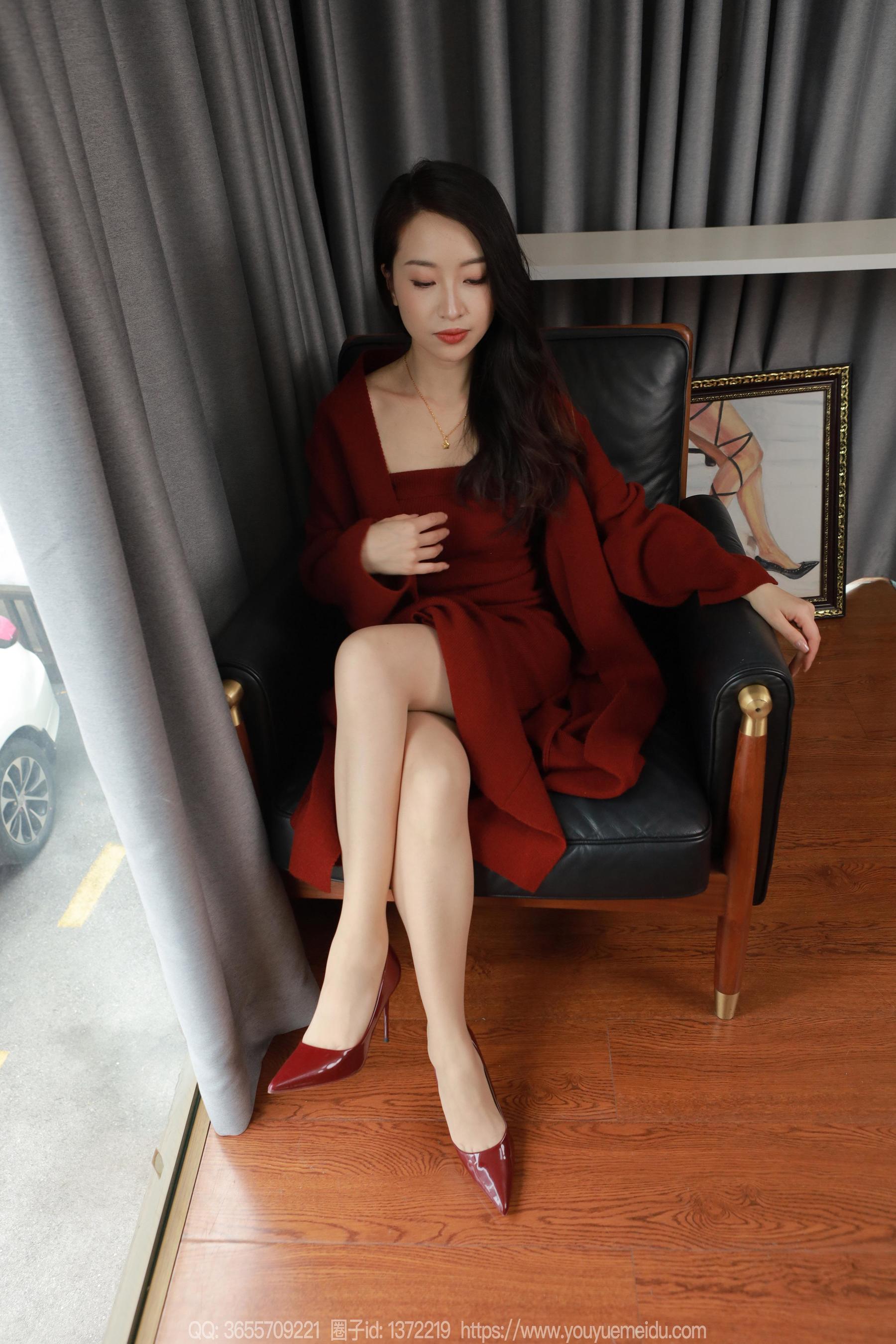 IESS异思趣向 - 模特： 小婕 《红色针织裙（下）》
