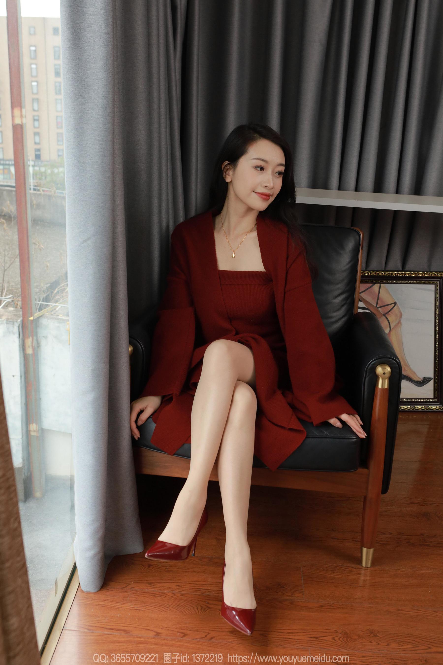 IESS异思趣向 - 模特： 小婕 《红色针织裙（下）》